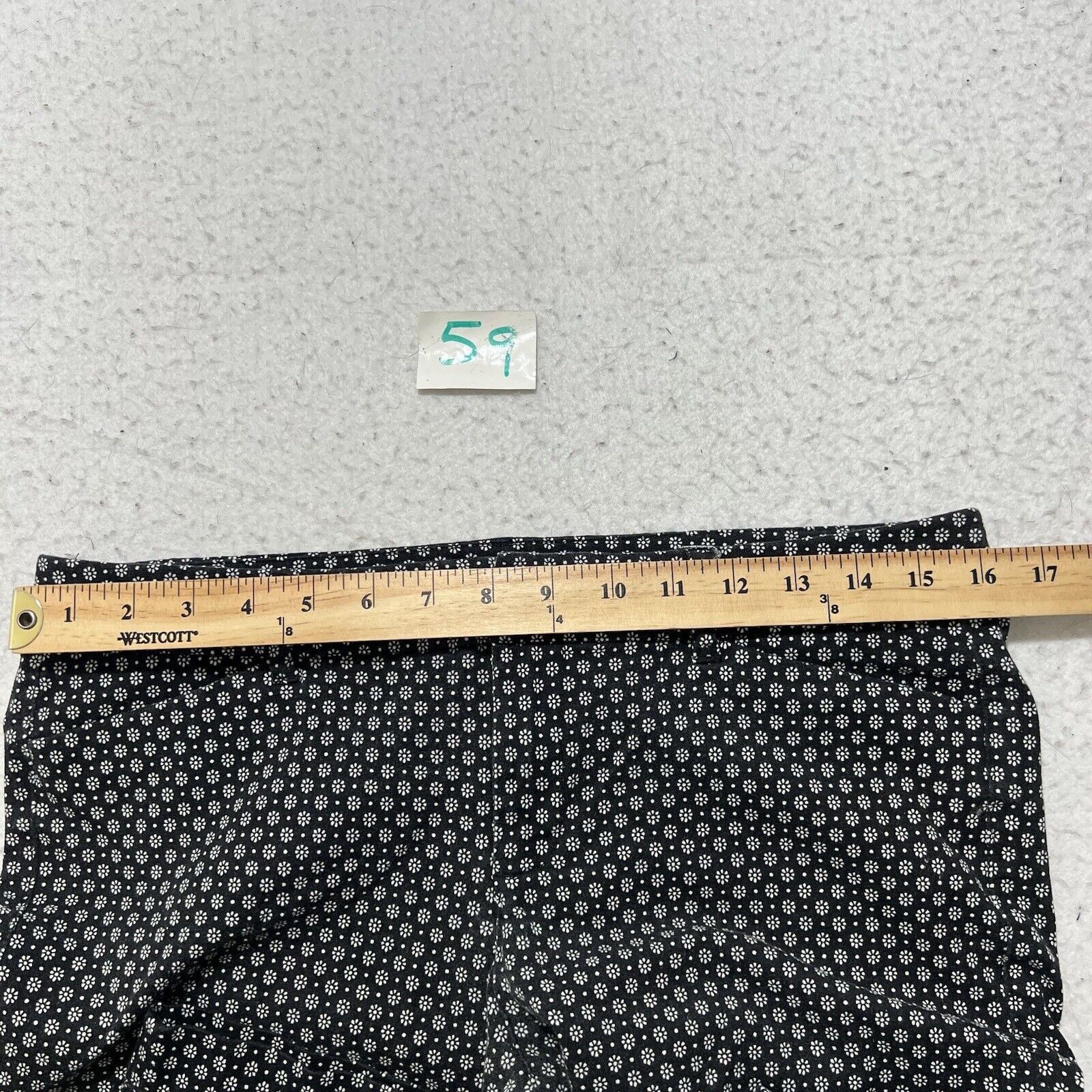 Old Navy Old Navy Pixie 12 Straight Leg Capri Black Floral Pants Size 34" / US 12 / IT 48 - 9 Thumbnail