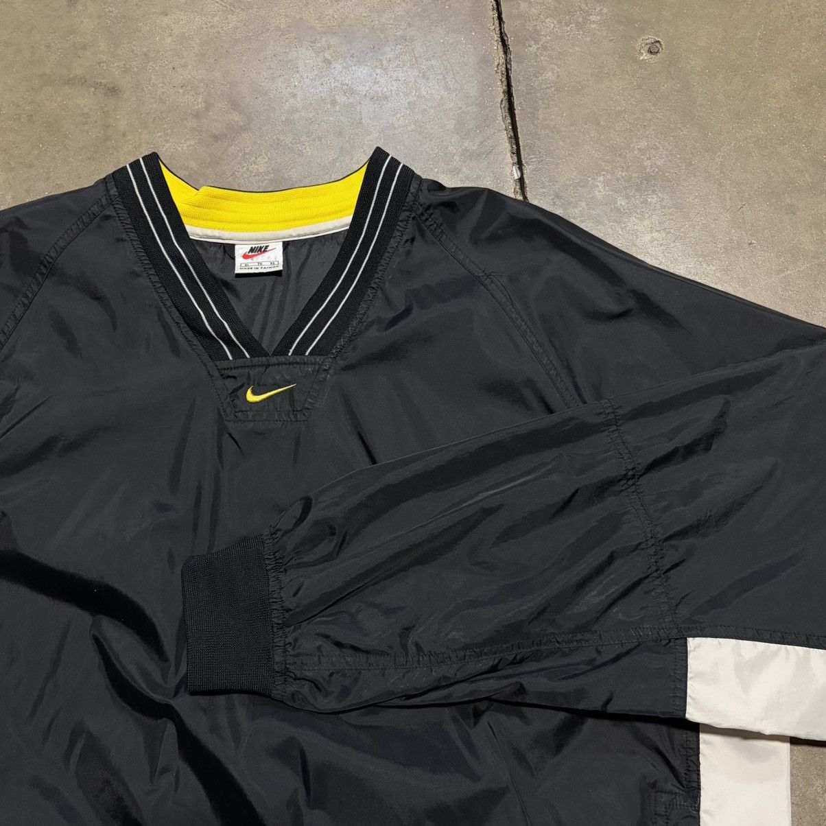 Nike Vintage Nike Windbreaker Track Jacket Pullover Center Swoosh Size US XL / EU 56 / 4 - 4 Thumbnail