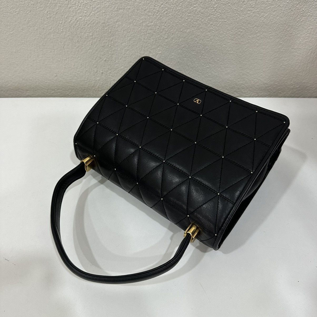 Valentino ‼️LD‼️ VALENTINO GARAVANI QUILTED VLOGO GOLD HARDWARE HANDBAG Size ONE SIZE - 15 Thumbnail
