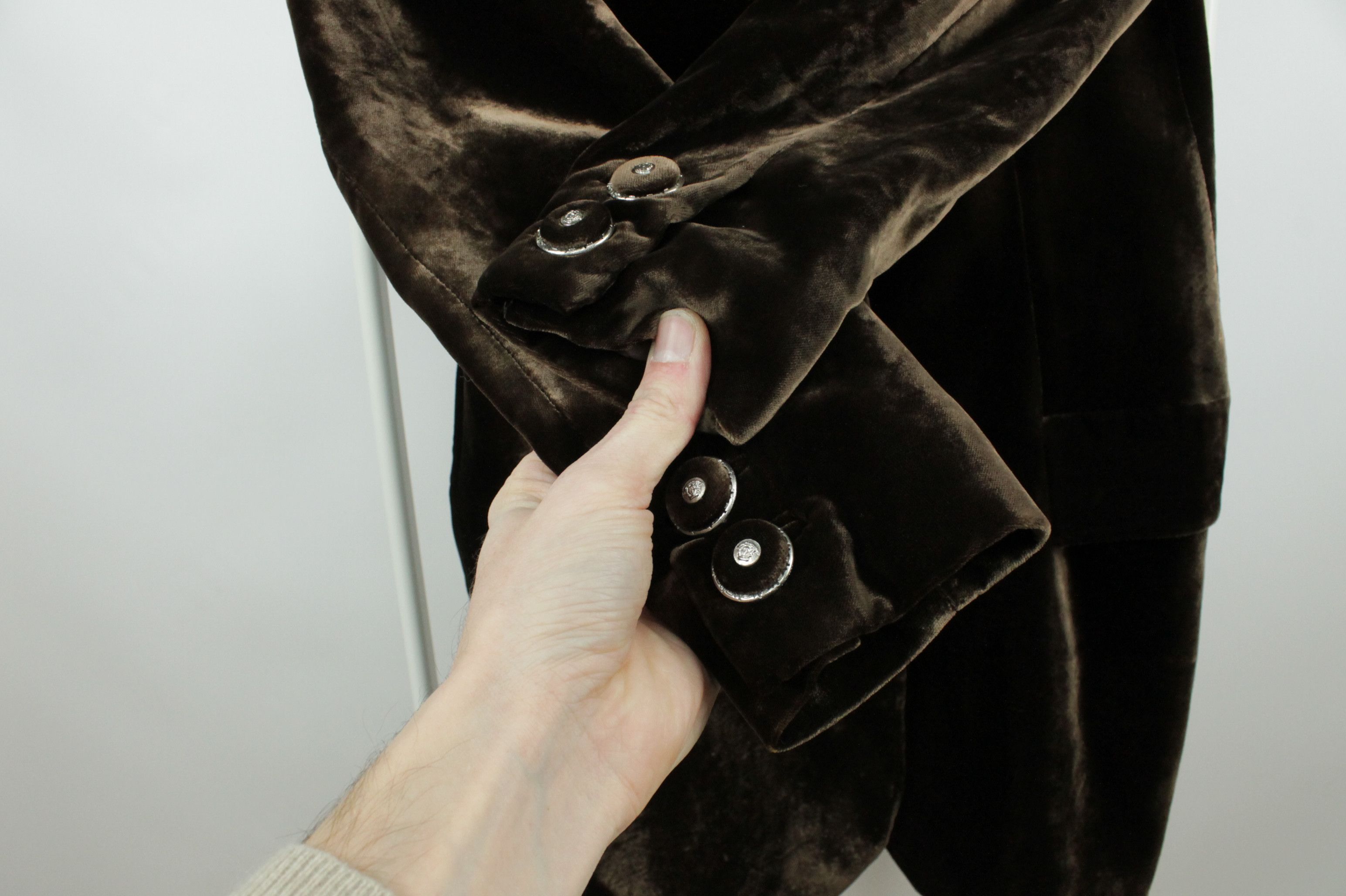 Versace RARE Gianni Versace COUTURE Brown Velvet Long Blazer Jacket Size S / US 4 / IT 40 - 8 Thumbnail