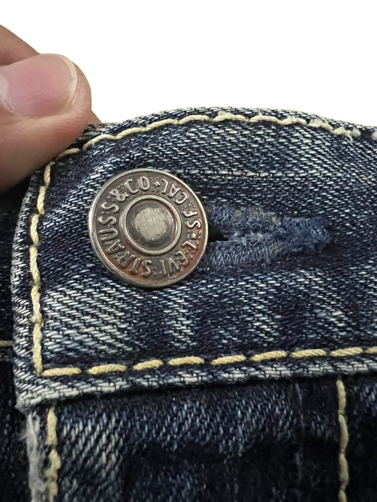 Levi's VINTAGE LEVIS 505 FADED JEAN Size US 33 - 14 Thumbnail