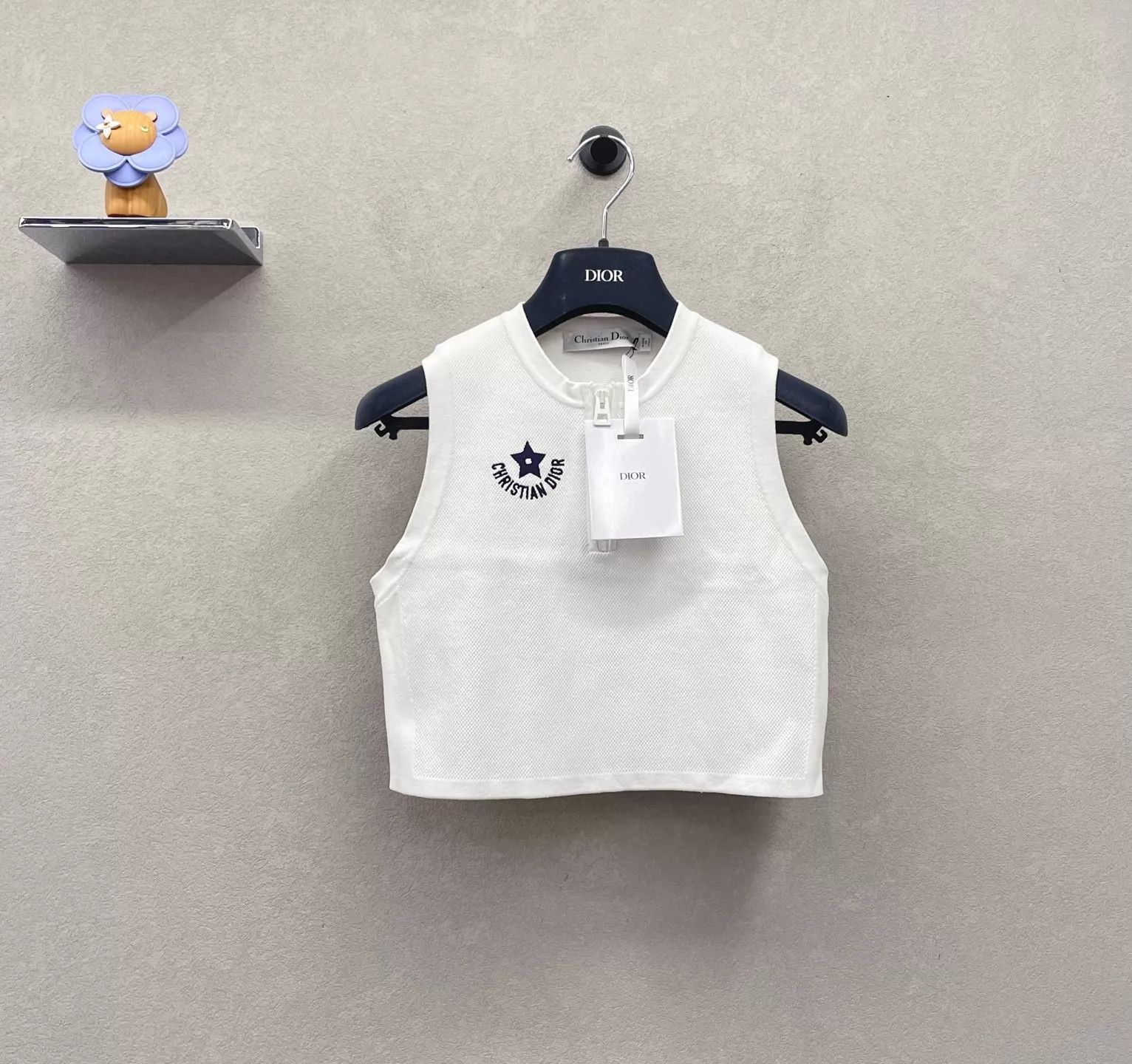 Dior DIOR Knit Crew Neck Solid Sleeveless Tank Top Iconic Star M Size M / US 6-8 / IT 42-44 - 1 Thumbnail