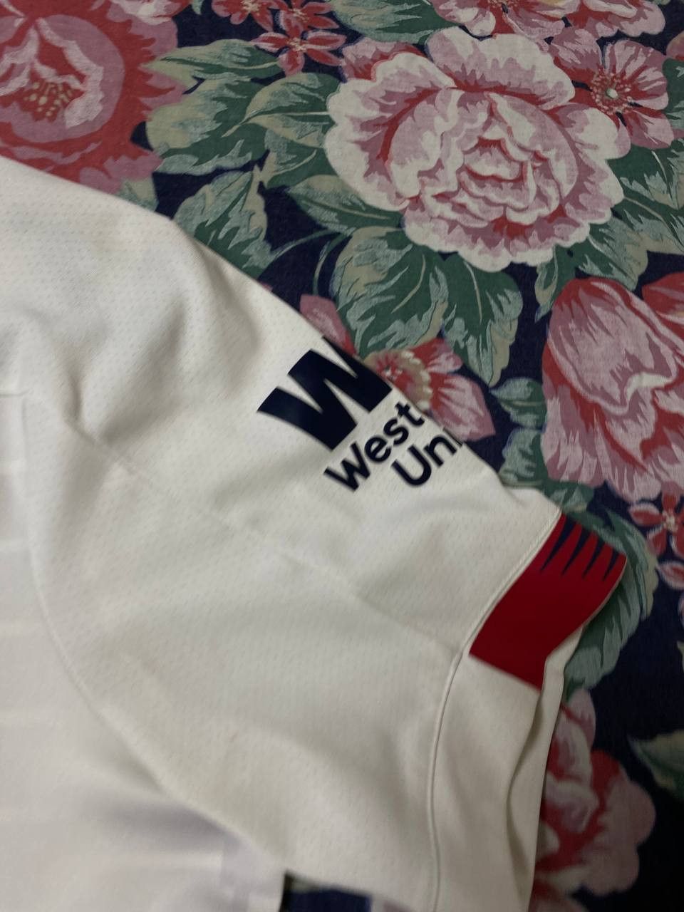 New Balance × Vintage LIVERPOOL AWAY FOOTBALL SHIRT SOCCER JERSEY NEW BALANCE Size US S / EU 44-46 / 1 - 12 Thumbnail