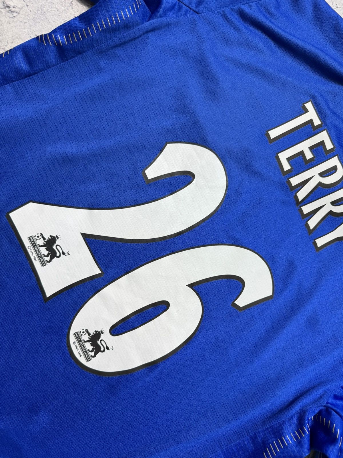 Umbro John Terry #26 Umbro Chelsea 2005/2006 Vintage Soccer Jersey Size US M / EU 48-50 / 2 - 13 Thumbnail