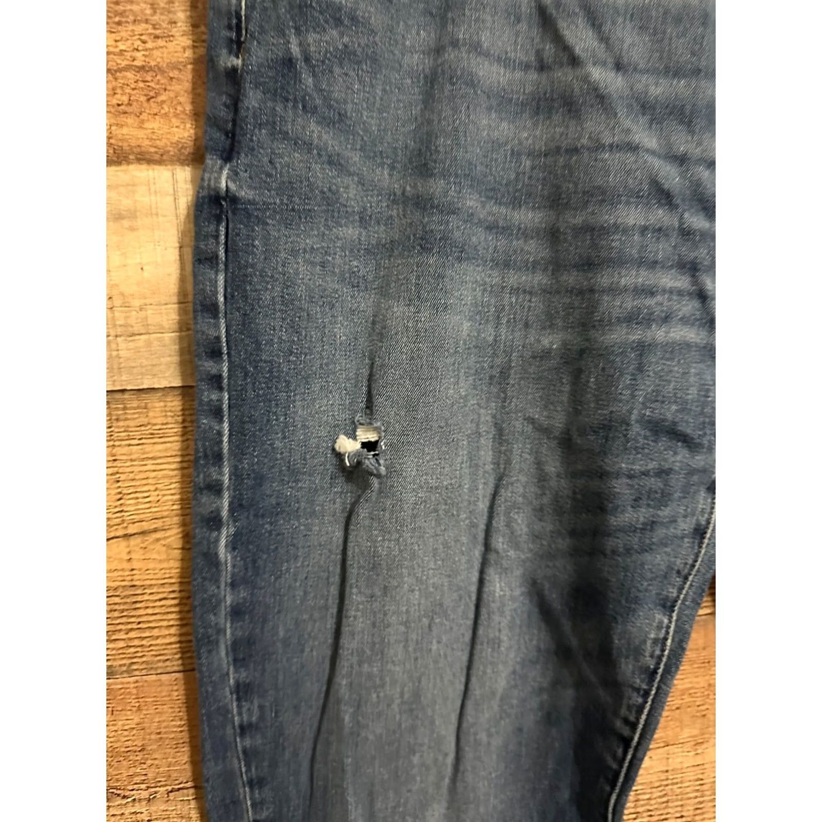 Lucky Brand Lucky Brand Mens 221 Original Straight Jeans 40x30 Blue Medium Wash Denim Regular Rise Mid Belt Loops 5-Pocket Zipper Button Casual Vintage No N/A Size US 40 / EU 56 - 2 Thumbnail