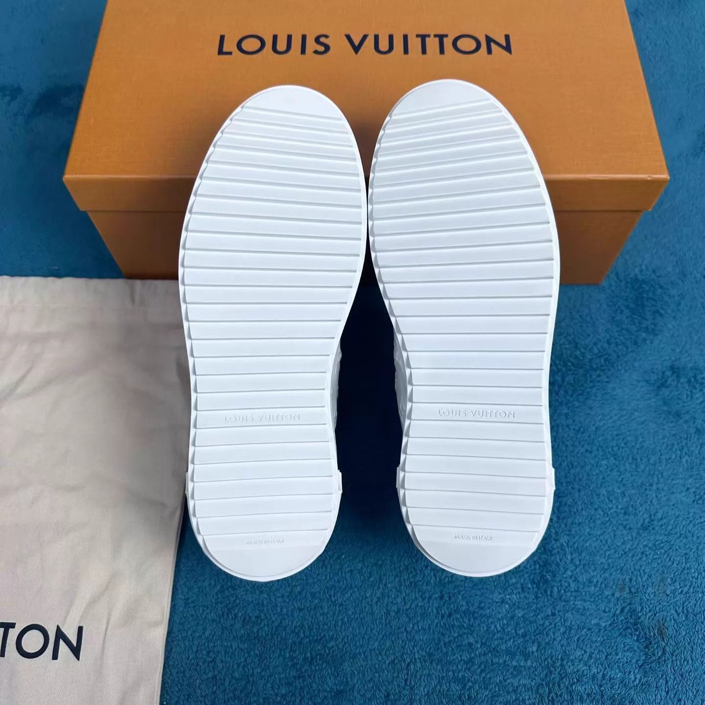 Louis Vuitton LV Time Out Low-Top Sneaker White Size US 7.5 / IT 37.5 - 5 Thumbnail