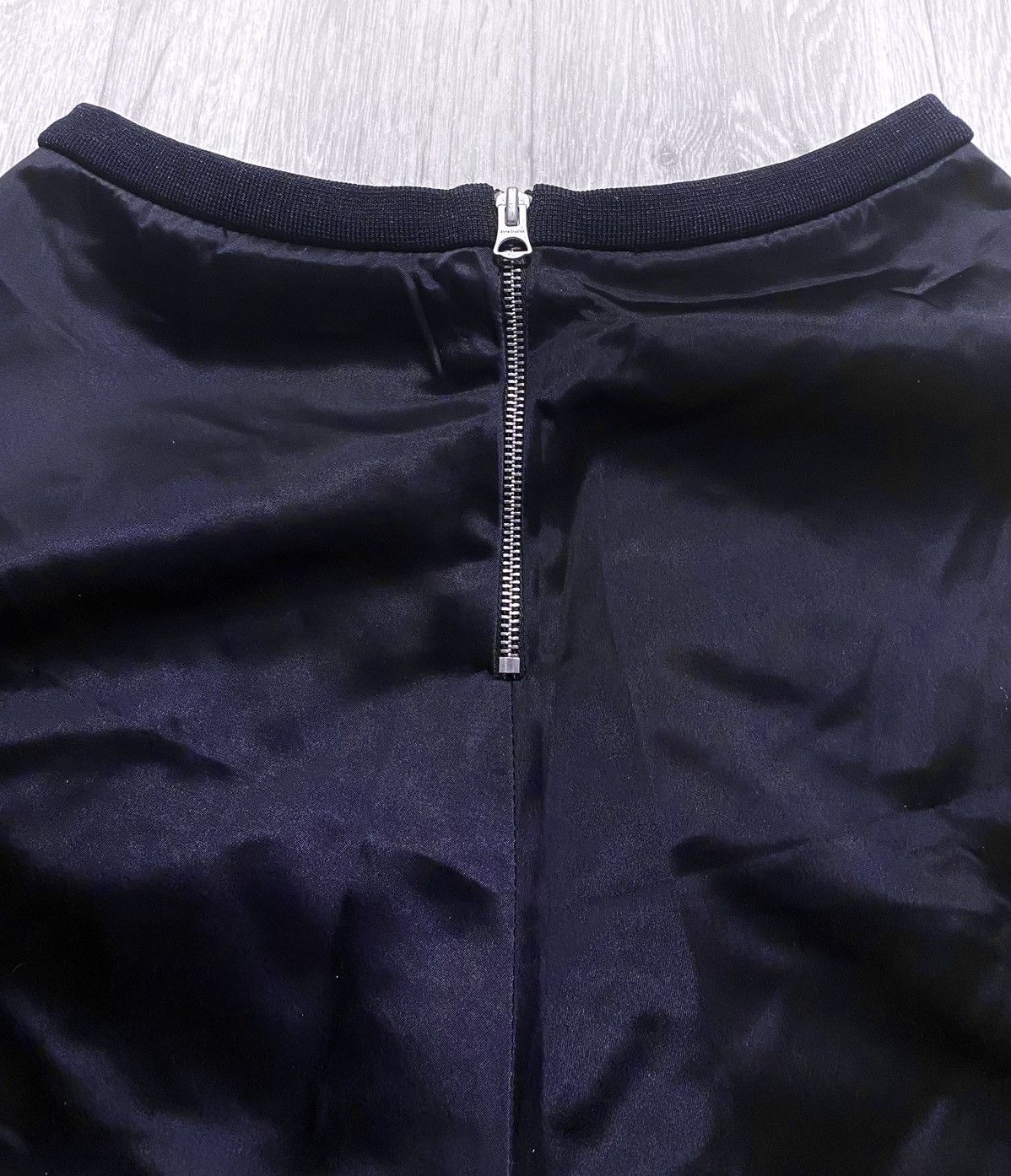 Acne Studios Women’s Acne Studios Kanda Shine PSS15 Black Skirt Size 25" / US 0 / IT 36 - 13 Thumbnail
