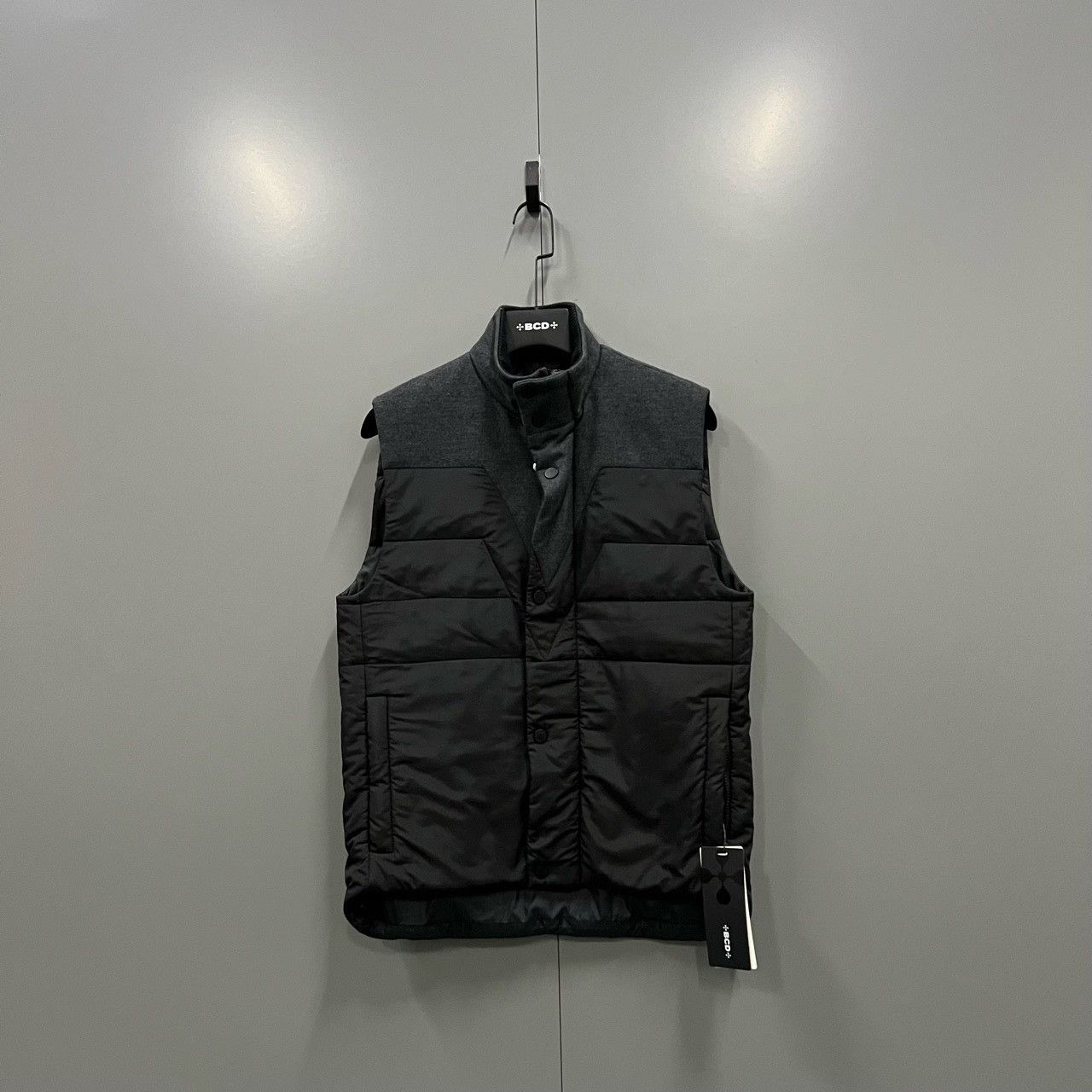 Louis Vuitton Louis Vuitton Down Black Vest s Men Size US S / EU 44-46 / 1 - 1 Thumbnail