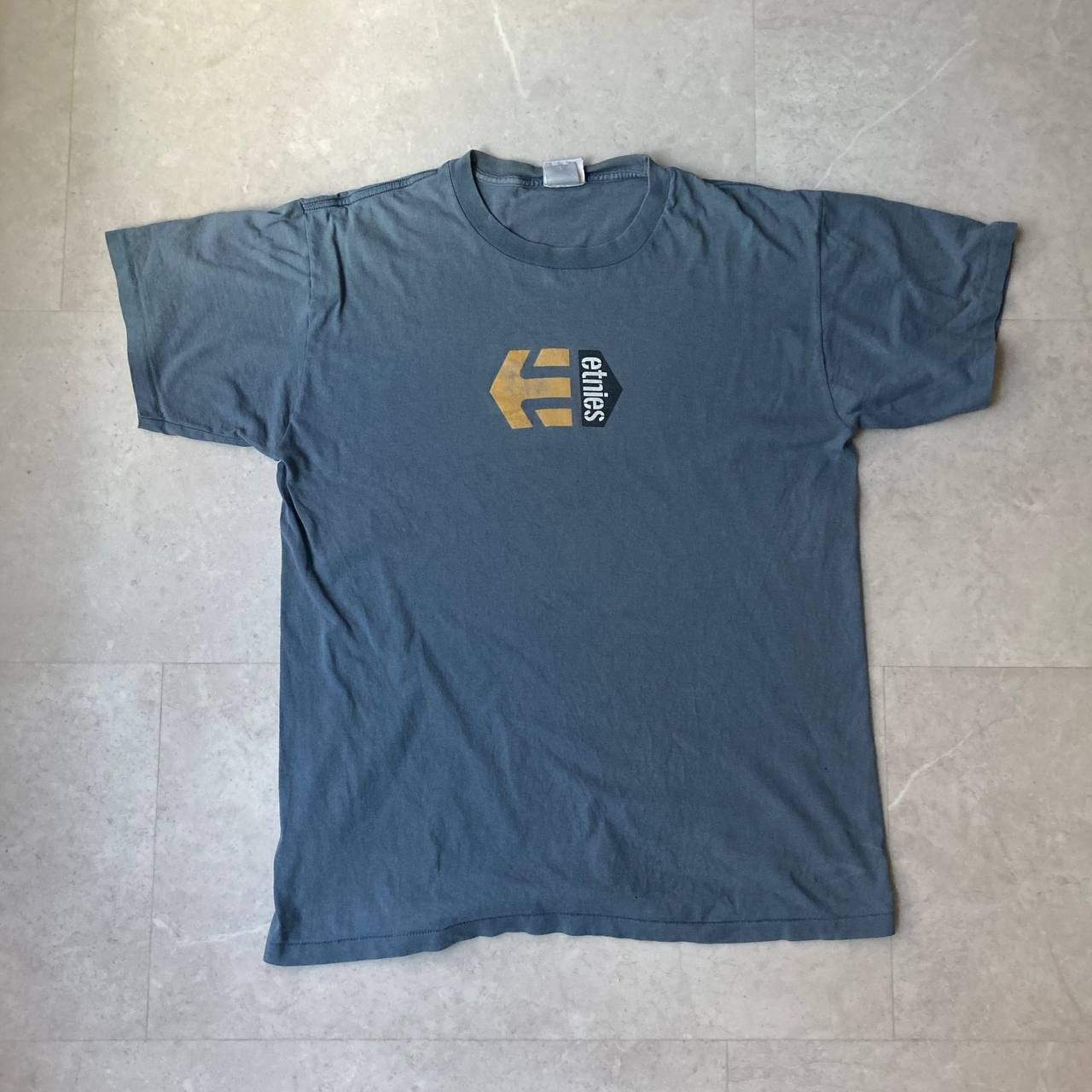 Etnies Vintage 90s Etnies Skateboards Tee Size US L / EU 52-54 / 3 - 1 Thumbnail