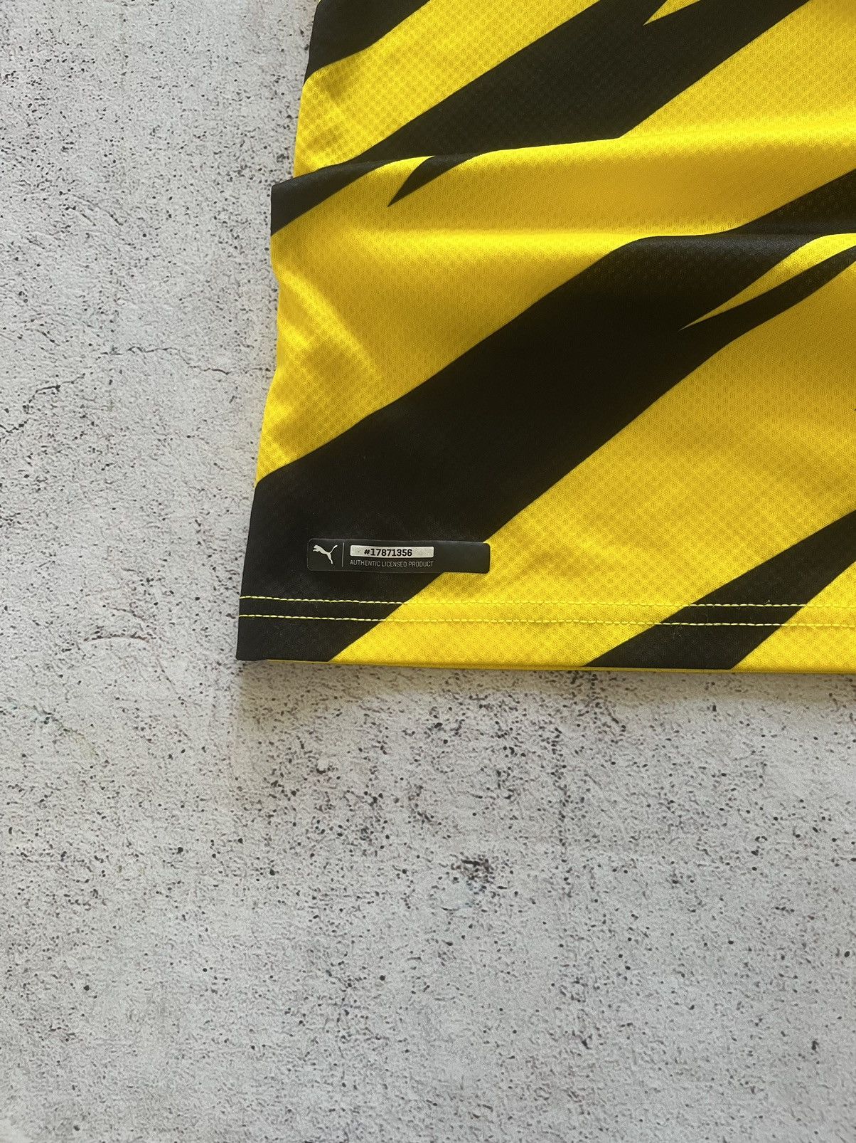 Puma PUMA BORUSSIA DORTMUND BVB 20/21 HOME SOCCER JERSEY,FOOTBALL Size US S / EU 44-46 / 1 - 5 Thumbnail