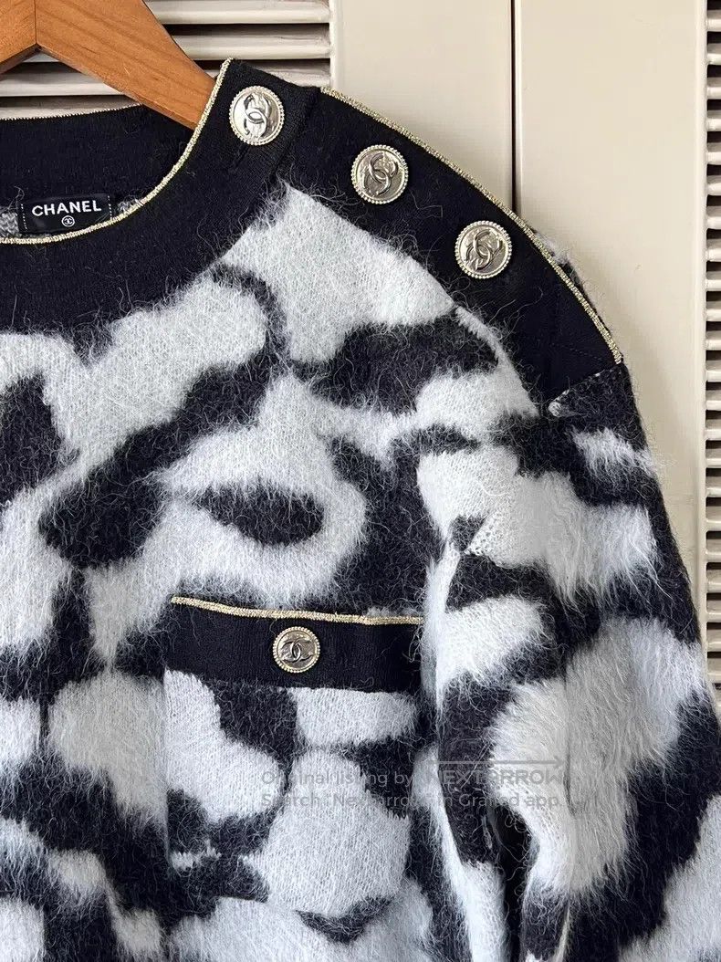 Chanel Chanel Black and white camelia Mahai wool knitting sweater Size XS / US 0-2 / IT 36-38 - 4 Thumbnail