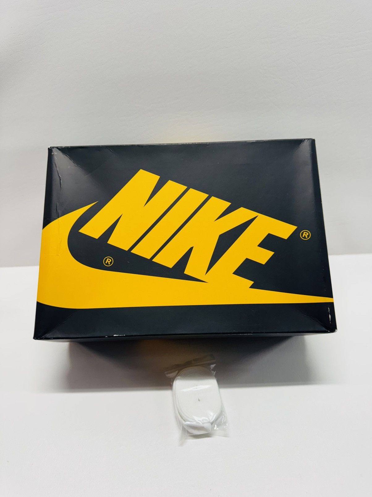 Jordan Brand Air Jordan 1 Retro High OG Pollen Size US 9.5 / EU 42-43 - 8 Thumbnail