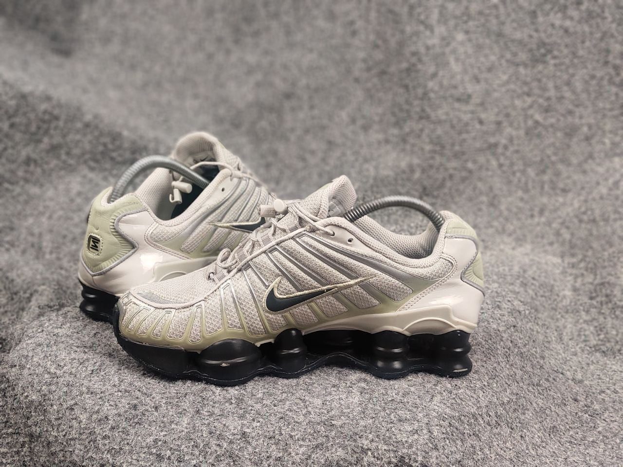 Nike Nike Shox TL Light Bone Off Noir-Olive Sneakers Vintage Y2K Size US 7.5 / IT 37.5 - 16 Thumbnail