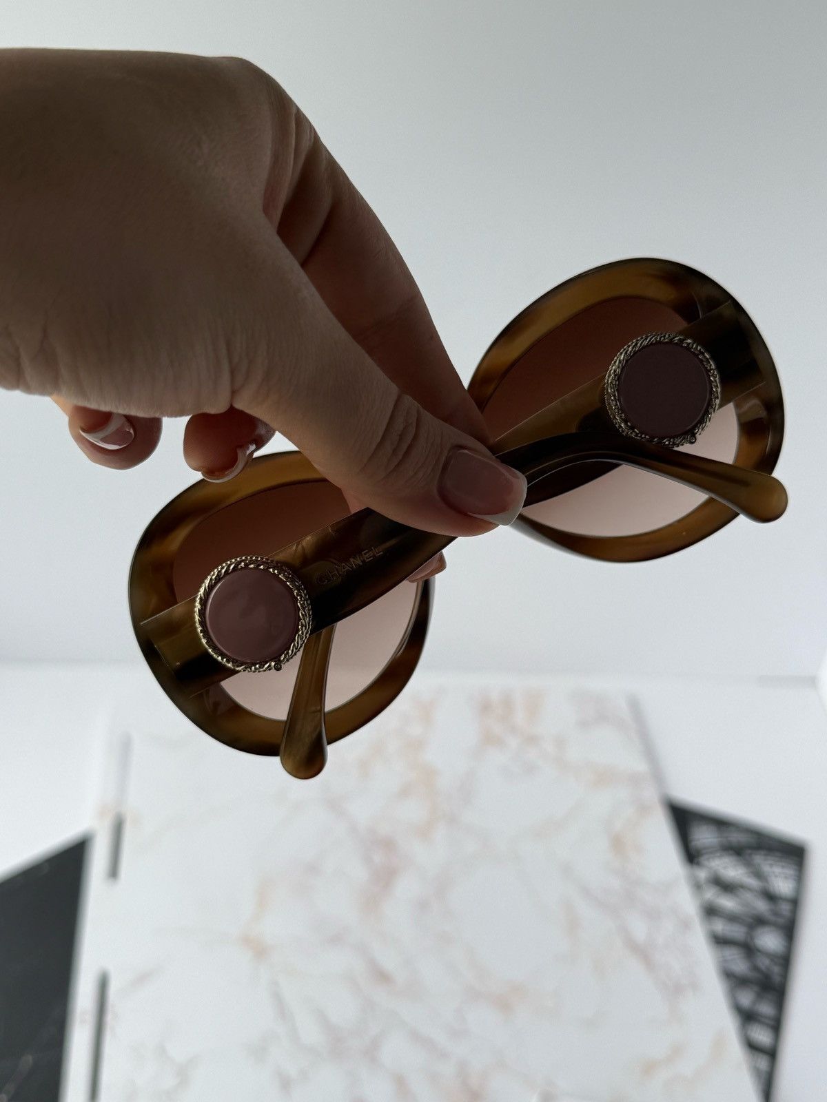 Chanel Chanel vintage sunglasses 5193-B Limited Collection Bouton Size ONE SIZE - 21 Thumbnail
