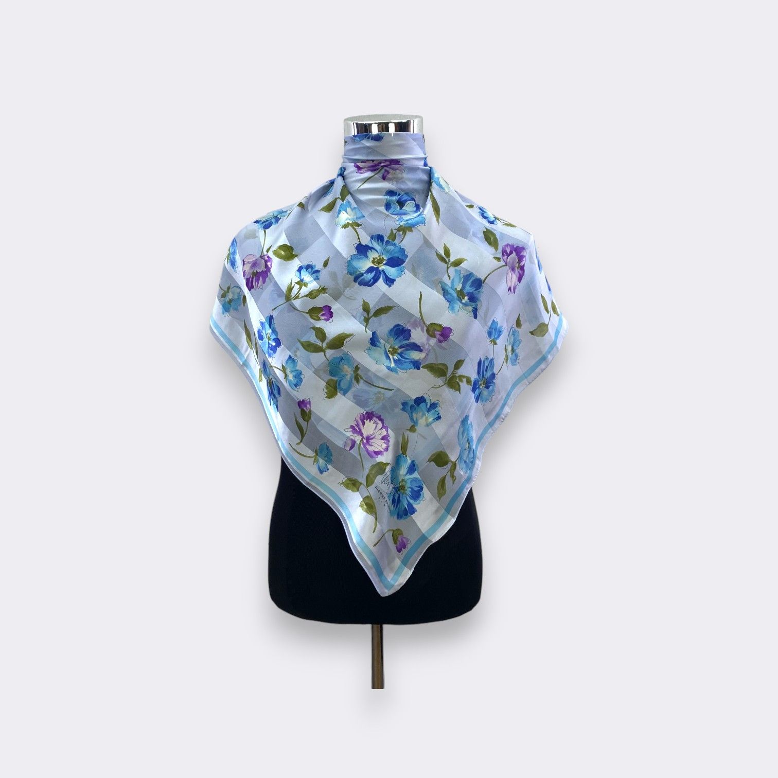 Pierre Balmain × Vintage Vintage 90s Pierre Balmain Silk Scarf SSC256 Size ONE SIZE - 1 Thumbnail