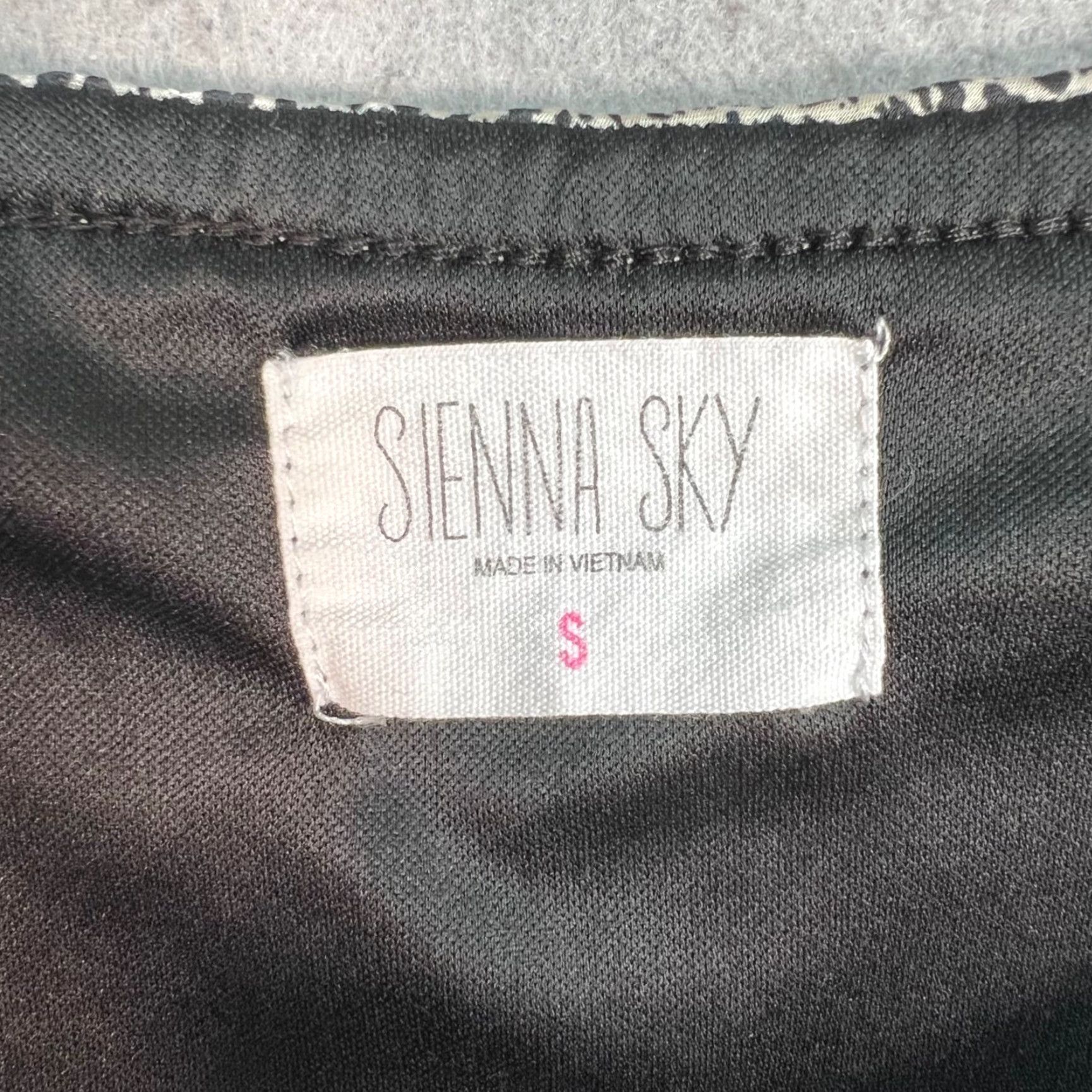 Vintage Sienna Sky Womens Small Animal Print Midi Skirt Gray Polyester Spandex A-Line Pull On Regular Size S Skirt Animals 90s? Size 28" / US 6 / IT 42 - 3 Thumbnail