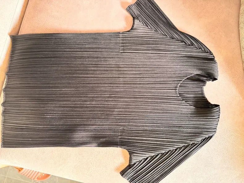 Issey Miyake Issey Miyake Black Short Sleeve Top Size M / US 6-8 / IT 42-44 - 1 Thumbnail