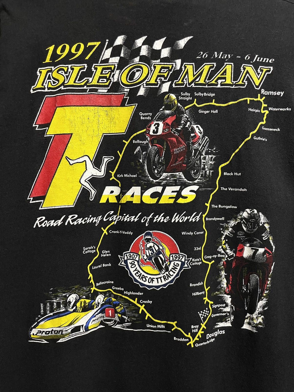 Vintage Vintage 1997 Isle Of Man 90s Racing Honda Faded T-Shirt Size US XL / EU 56 / 4 - 15 Thumbnail