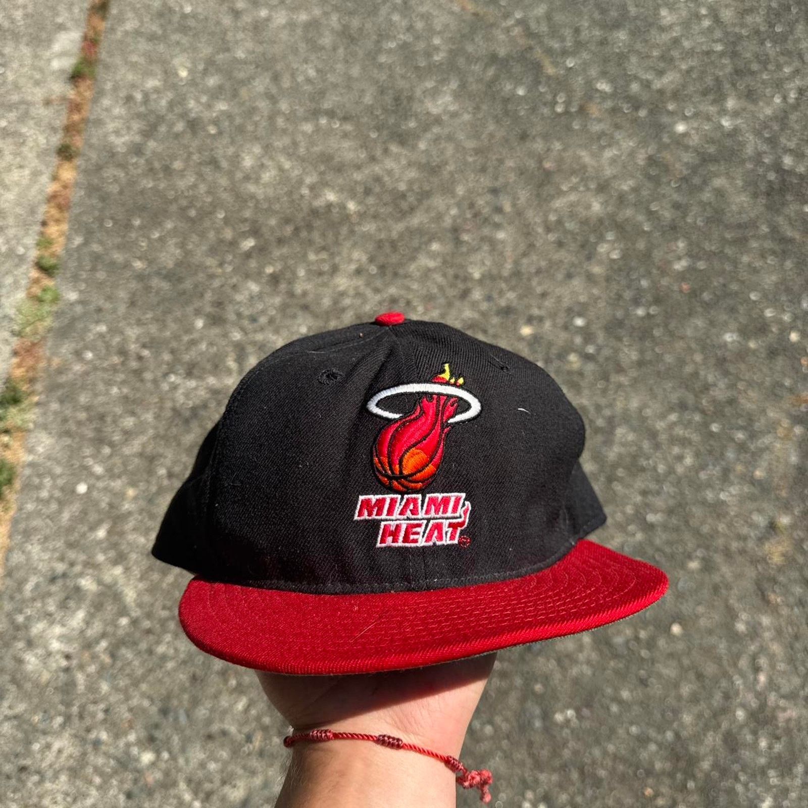 NBA Vintage NBA Miami Heat Fitted Hat – Size 7 1/4 Size 40 - 1 Thumbnail