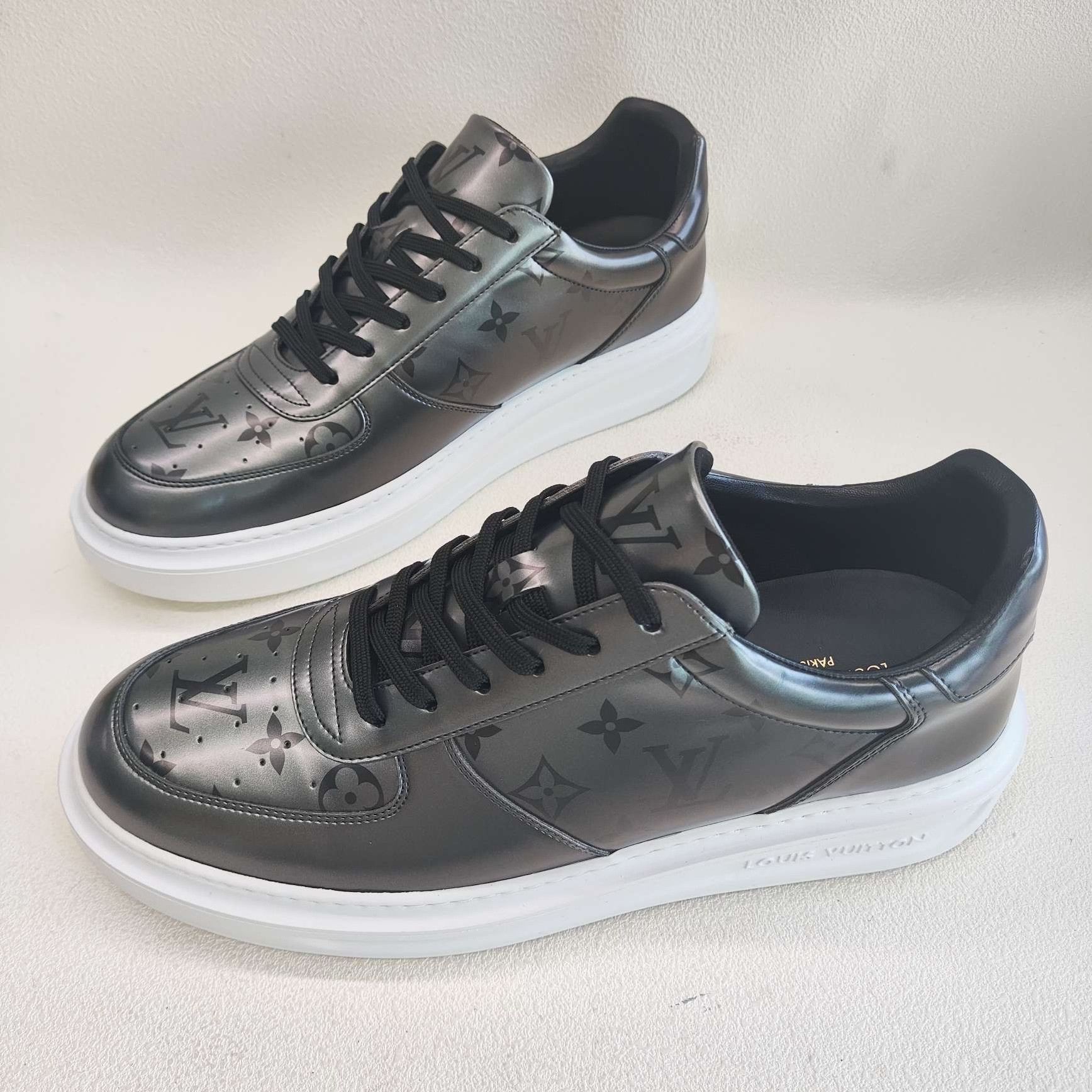 Louis Vuitton Louis Vuitton Printed Silver Lowtop Sneakers 10.5 Men Size US 10.5 / EU 43-44 - 1 Thumbnail