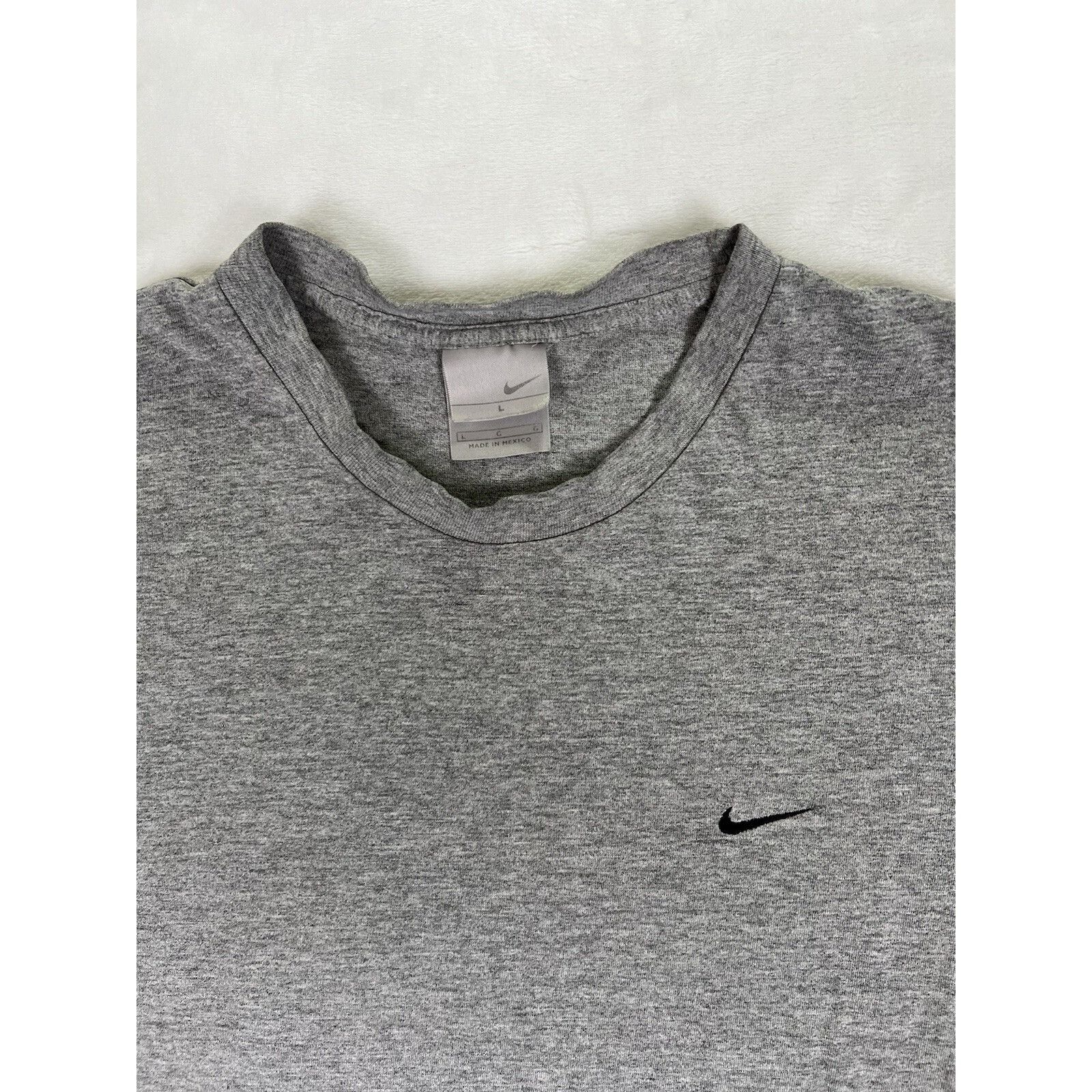 Nike Vintage Nike Gray Essential T-Shirt Mini Swoosh Embroidery G Size US L / EU 52-54 / 3 - 2 Thumbnail