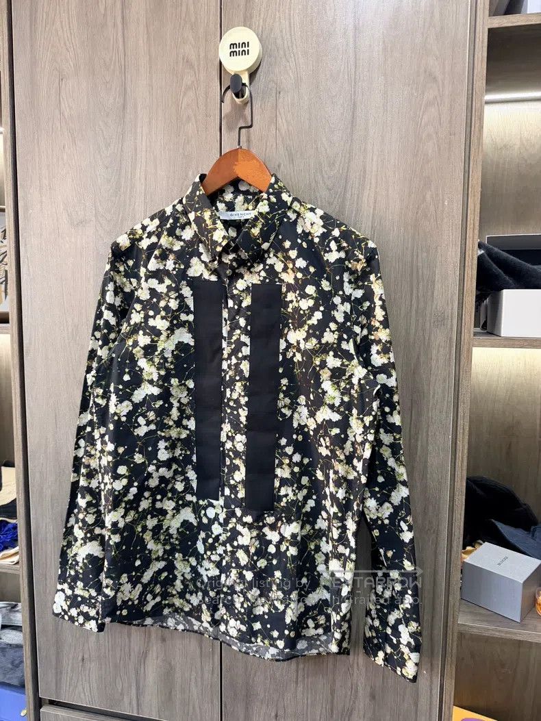 Givenchy Givenchy Size40 Star Short Sleeve Size US M / EU 48-50 / 2 - 4 Thumbnail