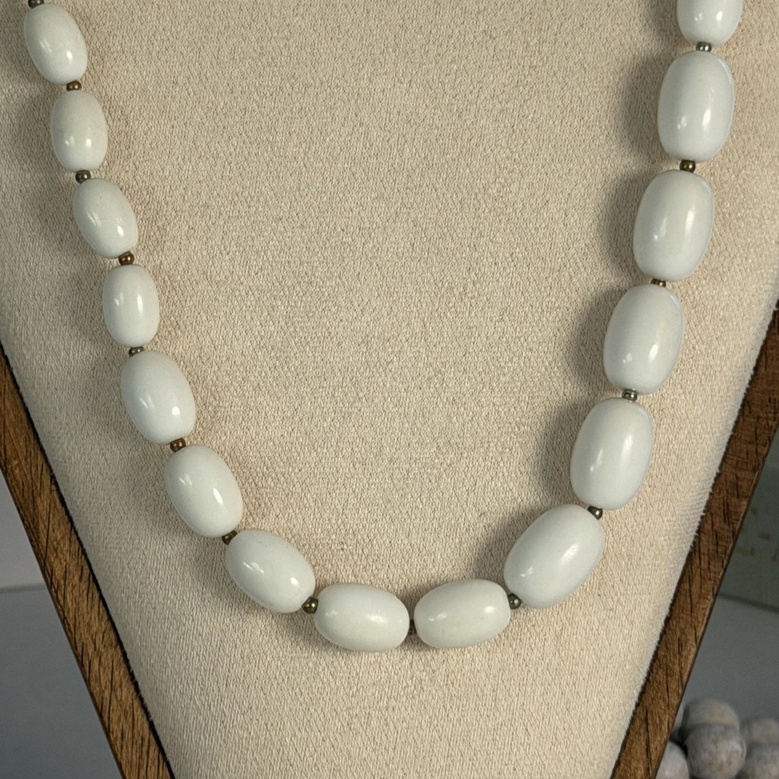 Other Charming Vintage 1980s White & Gold Graduated Bead Necklace Size ONE SIZE - 3 Thumbnail