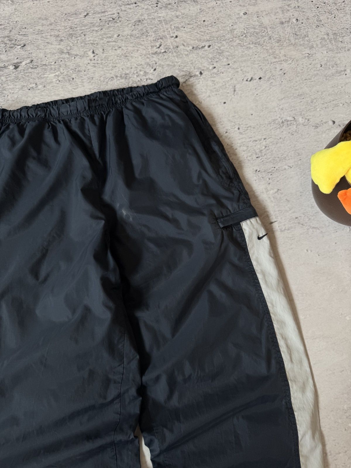 Nike × Vintage NIKE NYLON VINTAGE Y2K OVERSIZE BAGGY FIT PANTS SWEATPANTS Size US 32 / EU 48 - 4 Thumbnail