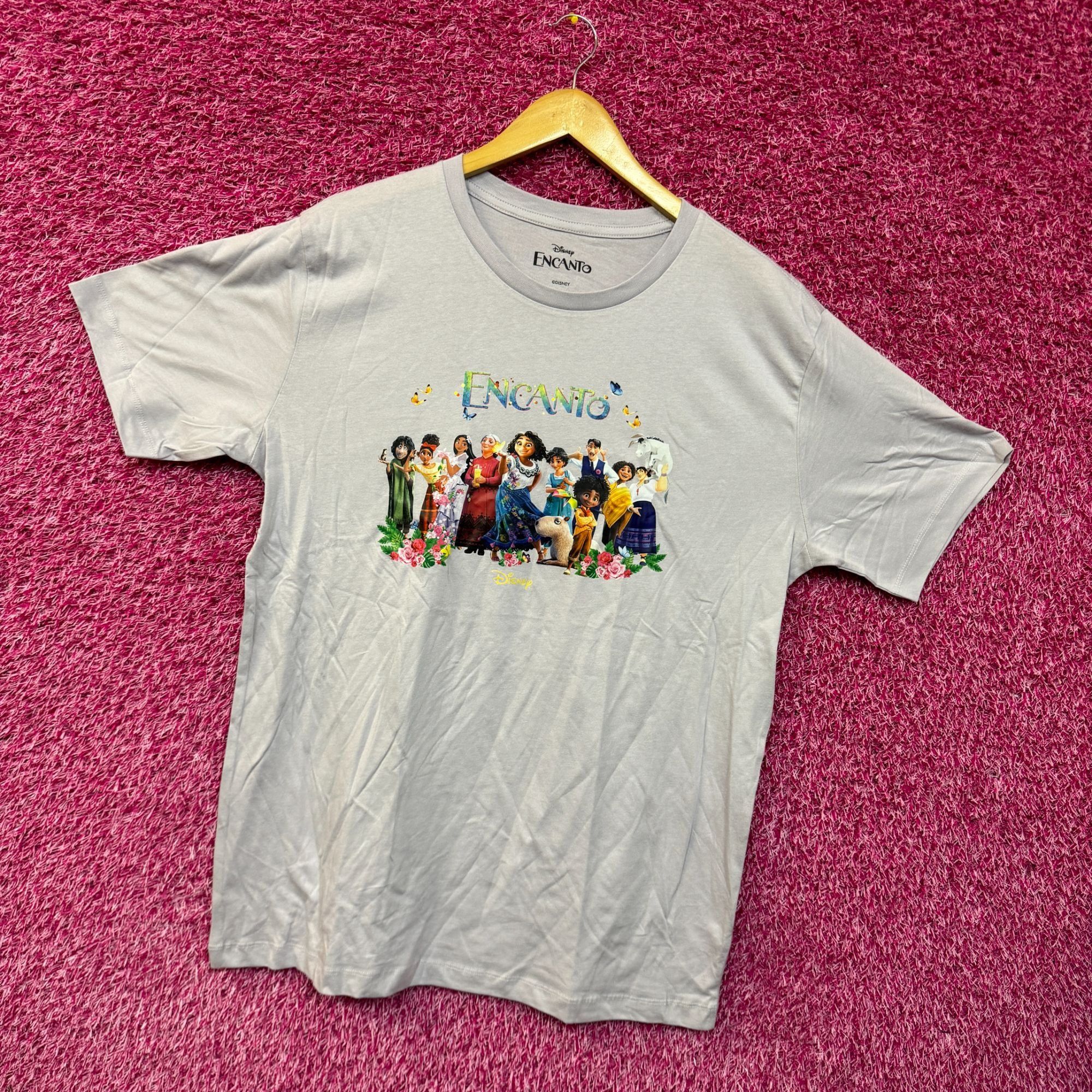 Disney Disney's Encanto Familia Madrigal T-shirt size 2XL Size US XXL / EU 58 / 5 - 3 Thumbnail
