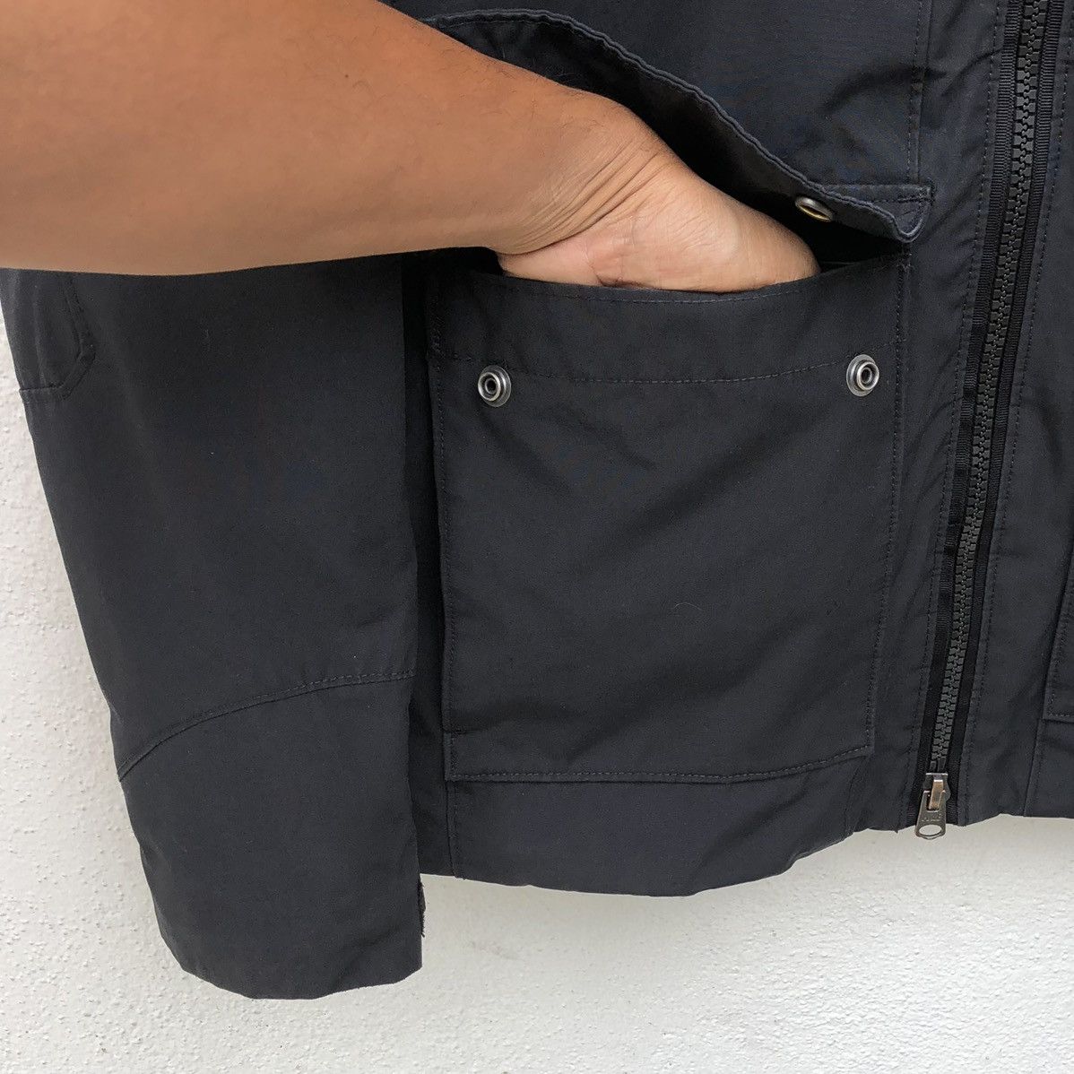 Abercrombie & Fitch Abercrombie & Fitch Black Insulated Waterproof Bomber Jacket Size US M / EU 48-50 / 2 - 11 Thumbnail