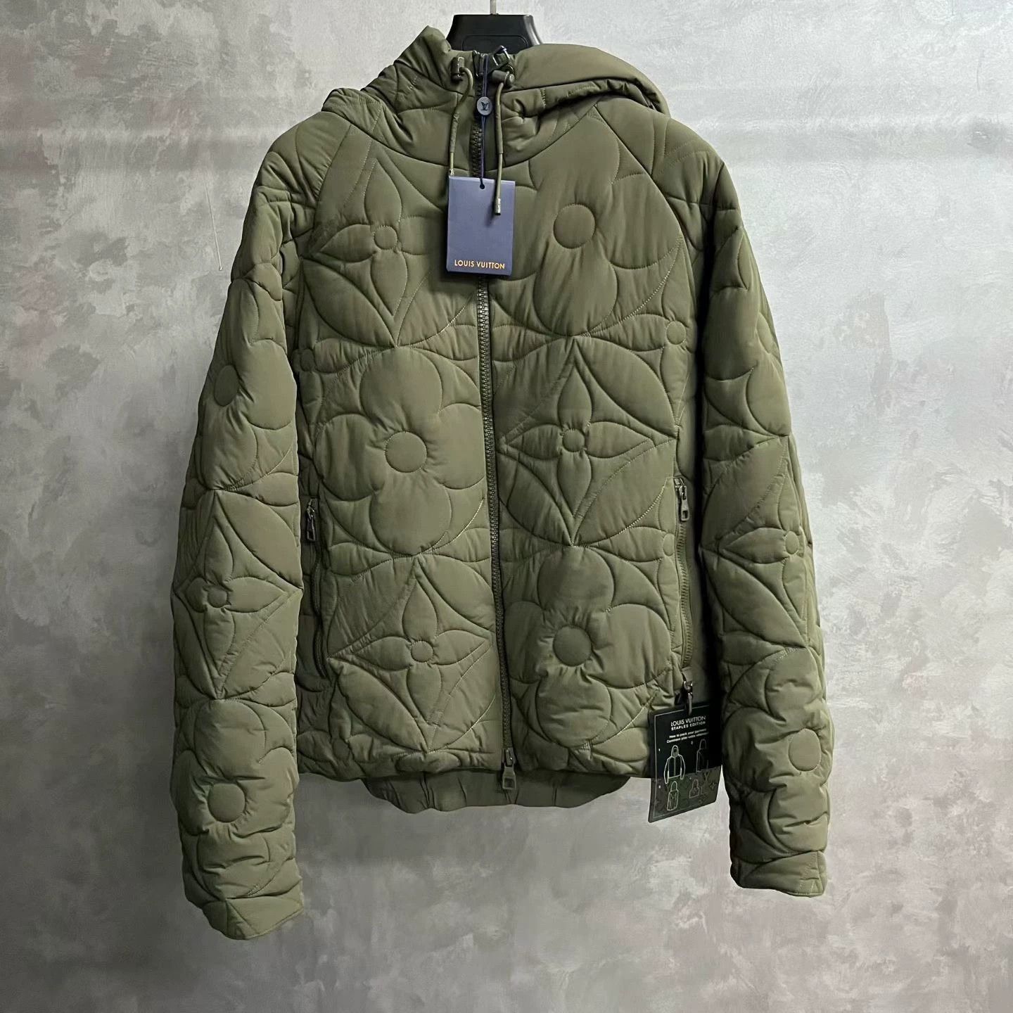 Louis Vuitton green floral quilted hooded jacket Size US XXL / EU 58 / 5 - 1 Thumbnail