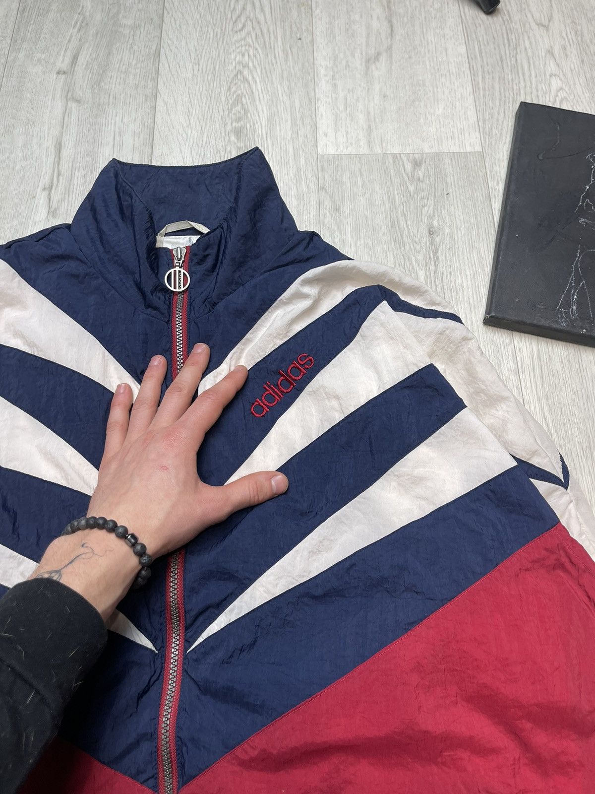 Adidas × Vintage Vintage Adidas Big Logo Light Jacket 90s Size US L / EU 52-54 / 3 - 3 Thumbnail