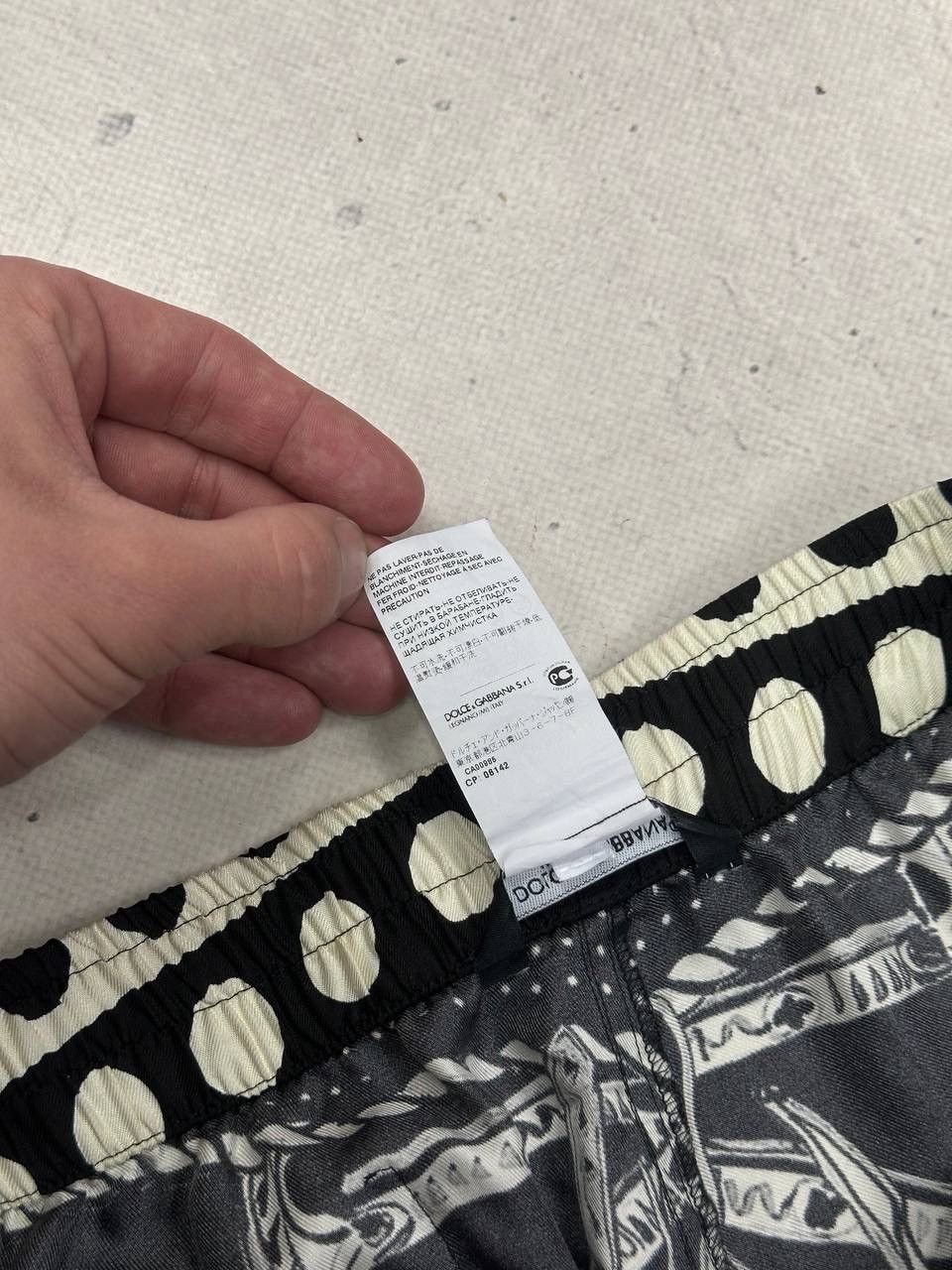 Dolce & Gabbana Dolce & Gabbana Silk Printed Trousers Size 46 Made in Italy Size US 32 / EU 48 - 15 Thumbnail