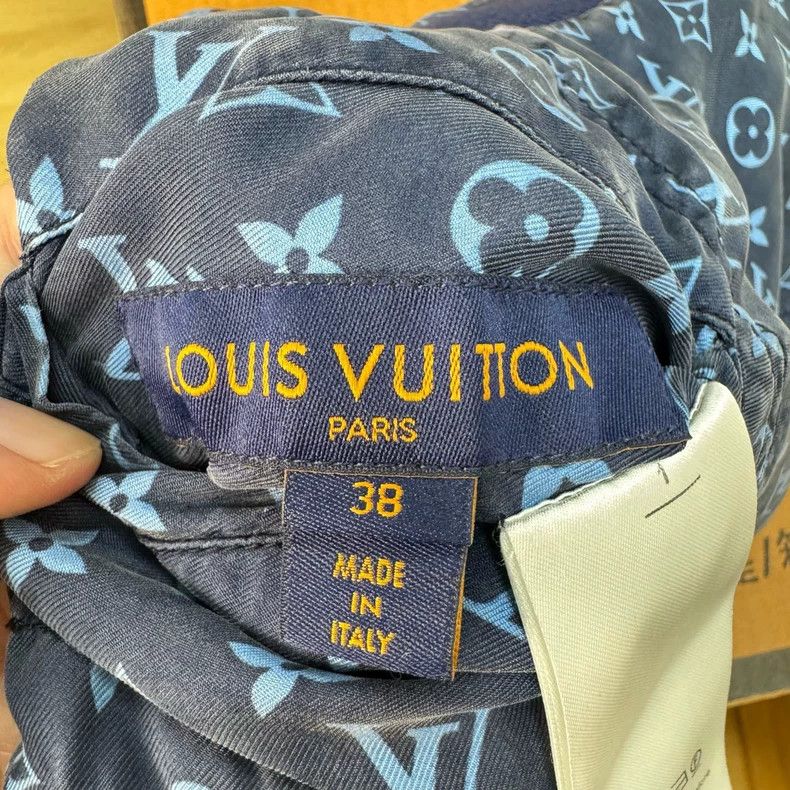 Louis Vuitton Louis Vuitton Blue full-print double-sided mulberry silk j Size XS / US 0-2 / IT 36-38 - 3 Thumbnail