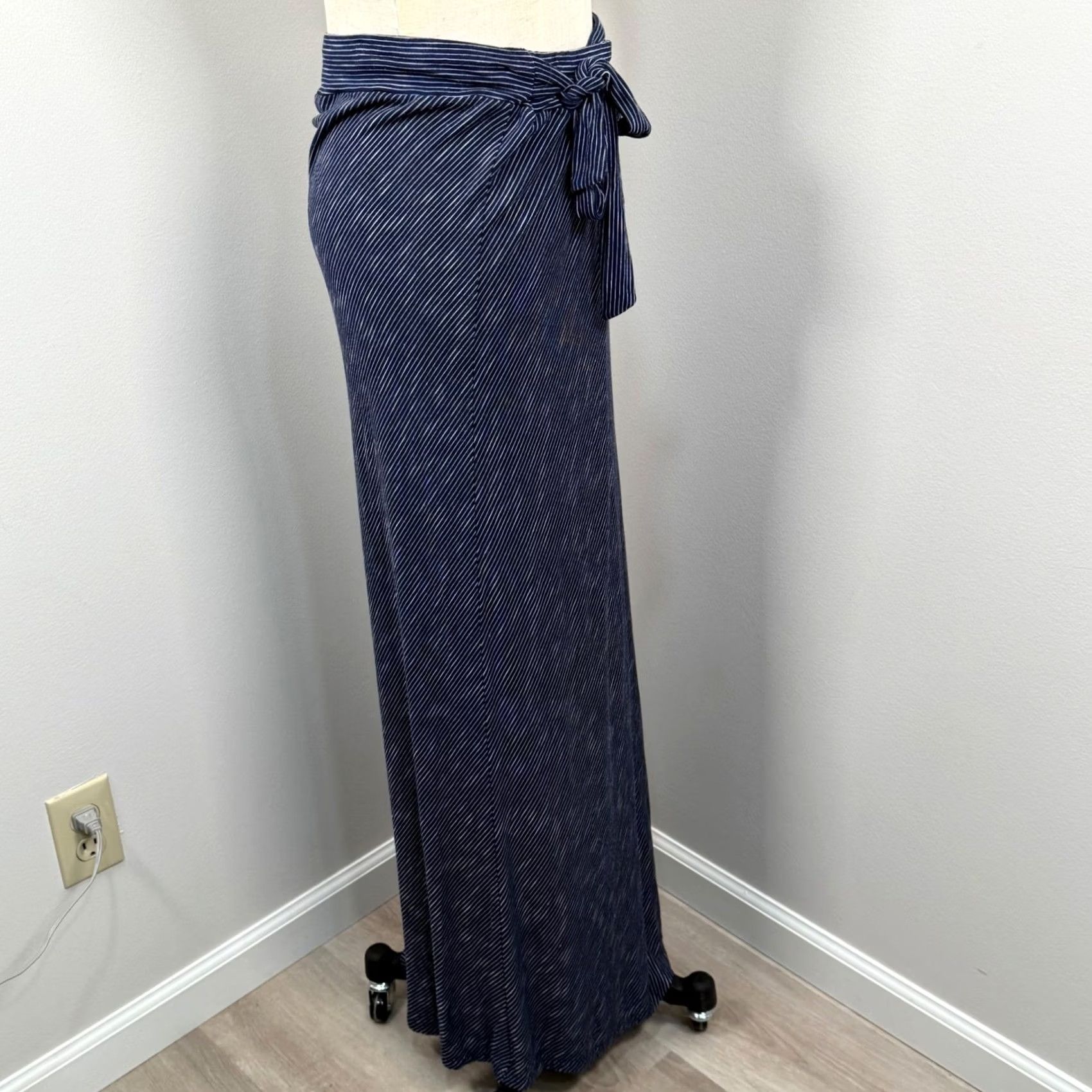 Nautica Westport Skirt Maxi Women L Navy Blue Pinstripe Wrap Tie Jersey Stretch Casual Travel Nautical Size L / US 10 / IT 46 - 4 Thumbnail