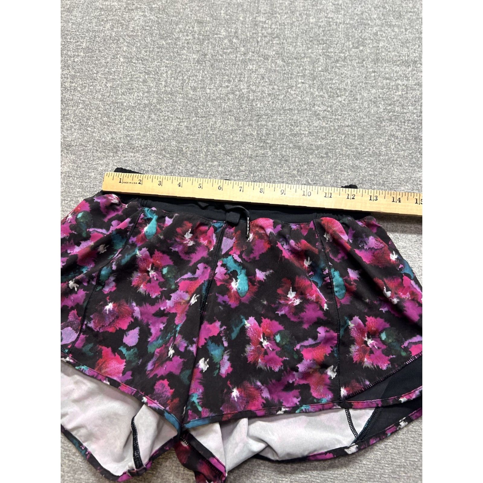 Lululemon Lululemon Hotty Hot Shorts Mini Midnight Bloom Fuchsia Floral Workout Run Size 4 Size 27" / US 4 / IT 40 - 3 Thumbnail