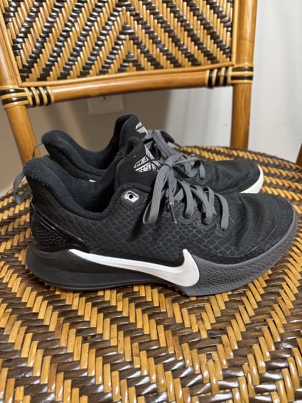 Nike Nike Mamba Focus TB Black White Dark Grey Men’s 5.5 Size US 5.5 / EU 38 - 3 Thumbnail