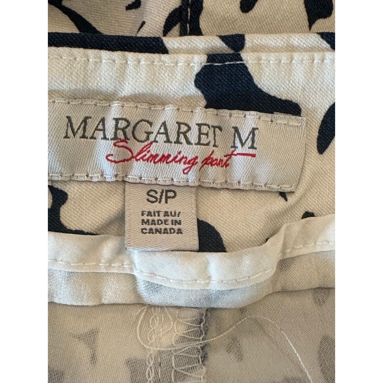 Other Margaret M Women's Navy White Floral Pull On Shorts Sz S Size 28" / US 6 / IT 42 - 7 Thumbnail