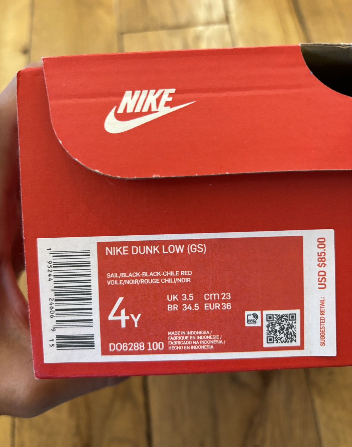 Nike Nike Dunk Low EMB Bulls Chicago GS Size US 5.5 / IT 35.5 - 9 Thumbnail
