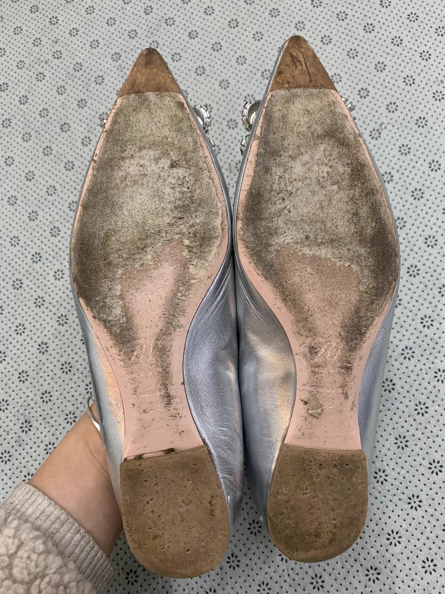 Roger Vivier Roger Vivier Silver Square Flats 36 Size US 5 / IT 35 - 5 Thumbnail