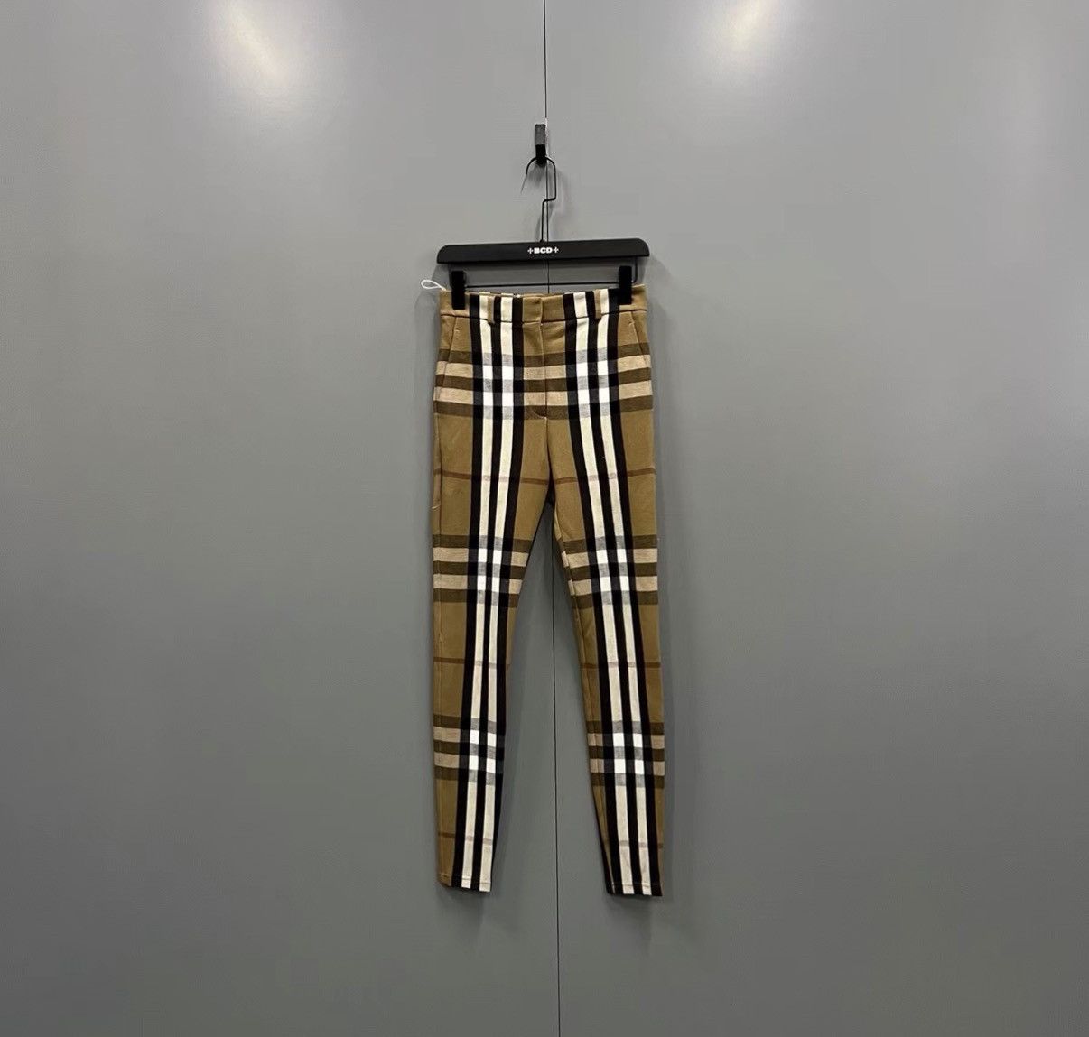 Burberry Burberry Classic Check Slim-fit Trousers J41 Size 25" / US 0 / IT 36 - 1 Thumbnail