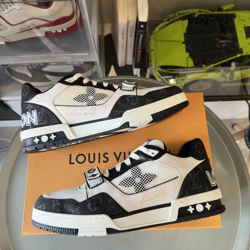 Louis Vuitton Louis Vuitton Trainer Low Top Fashion Sneakers for Everyone Size US 9.5 / EU 42-43 - 4 Thumbnail