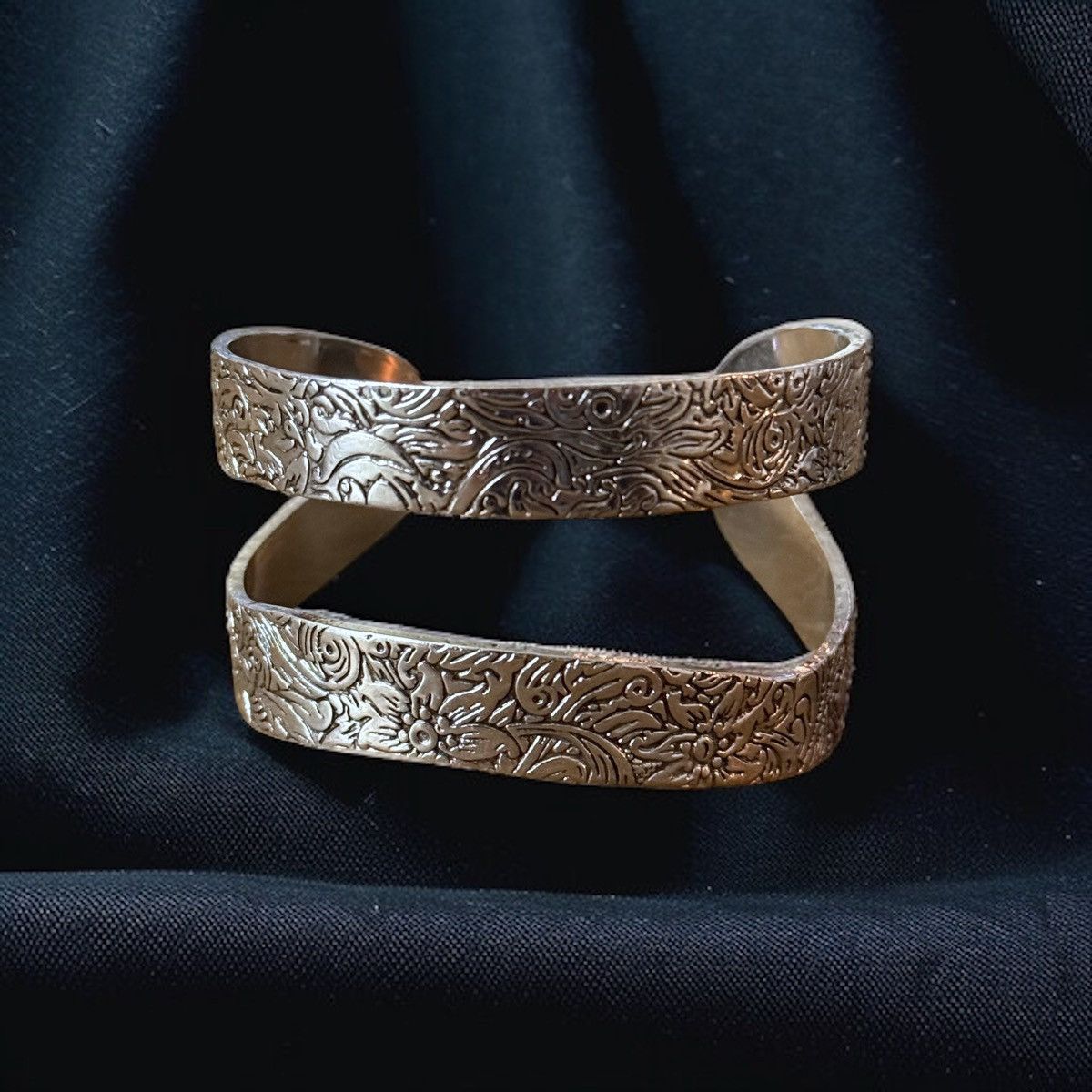 Other Silver tone floral etched cut out wavy cuff bangle bracelet Size ONE SIZE - 1 Thumbnail