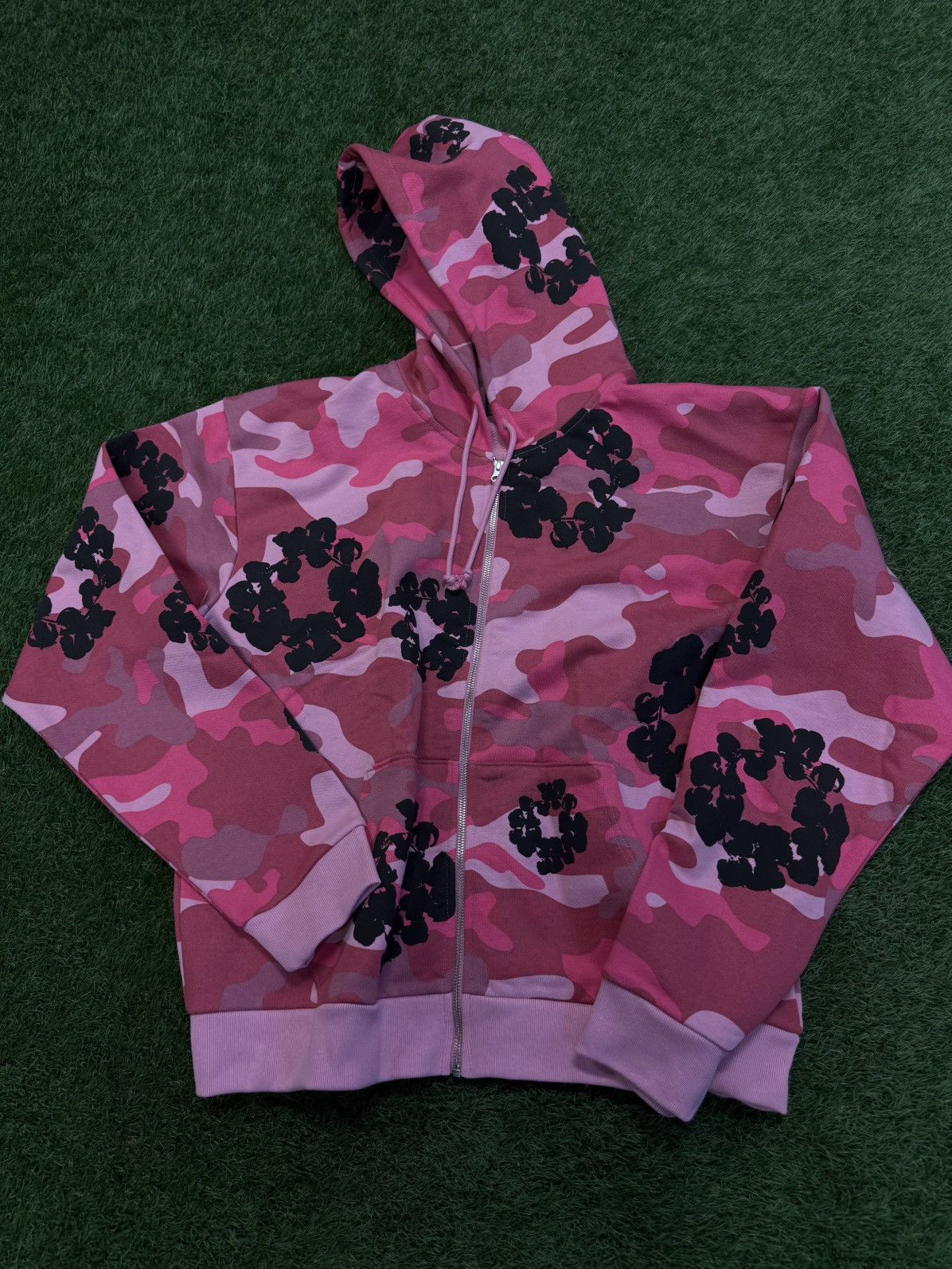 DENIM TEARS Denim Tears Camo Cotton Wreath Hoodie Pink Size XXL NEW Size US XXL / EU 58 / 5 - 2 Thumbnail