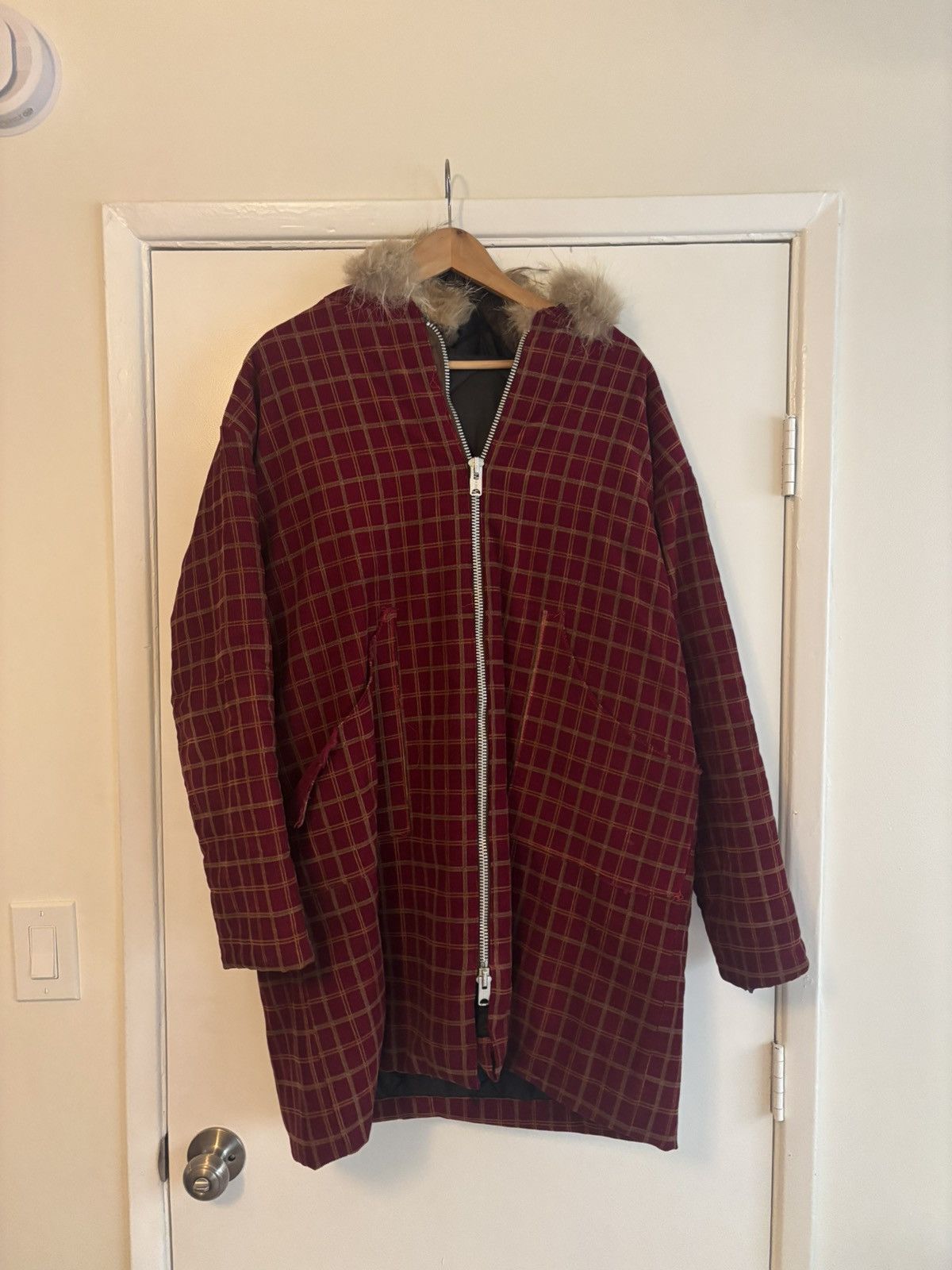 Vintage Large 70s red plaid corduroy parka with fur hood Quilt lined Size US L / EU 52-54 / 3 - 1 Thumbnail