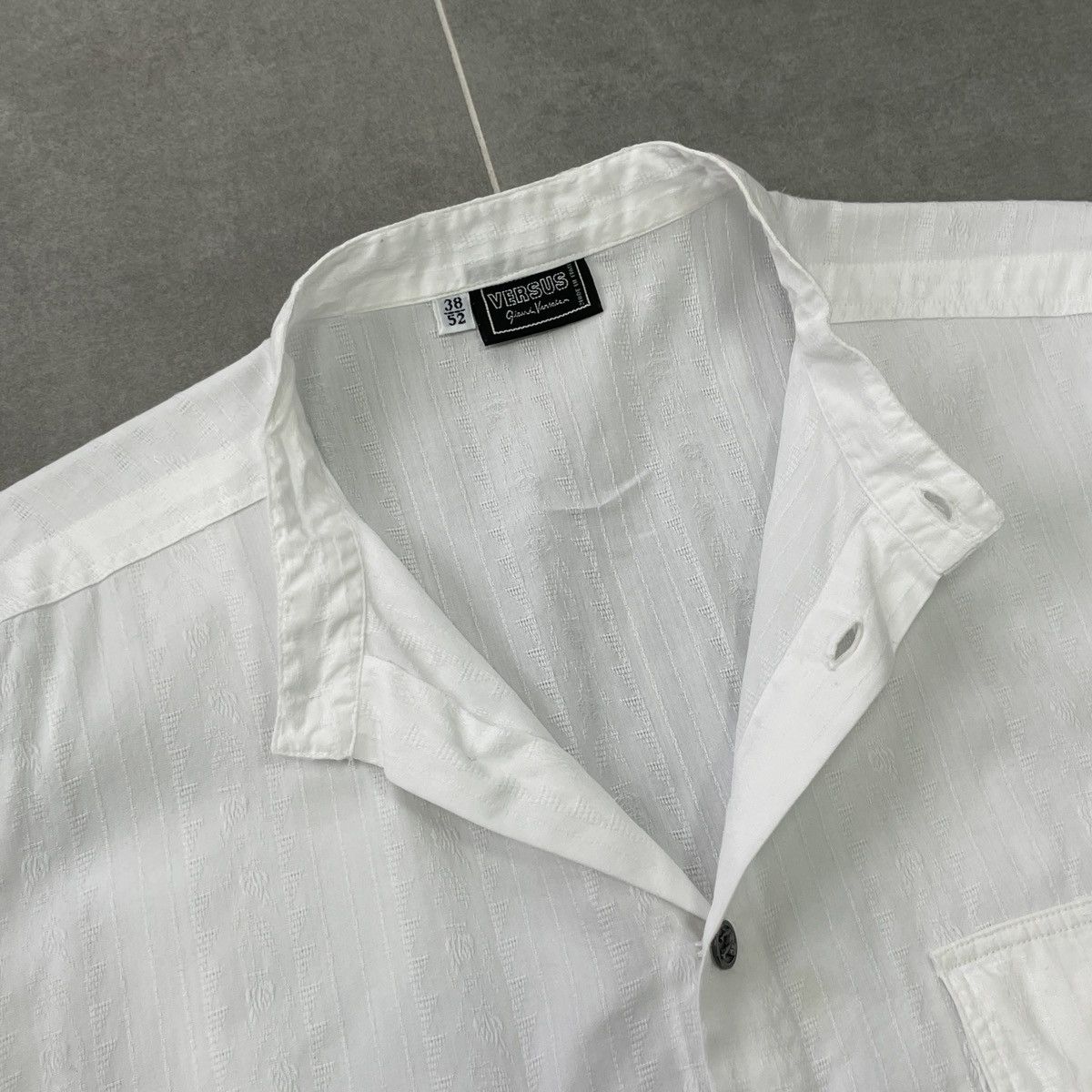Versace × Vintage Vintage Gianni Versace Versus Button Shirt Size 38/52 Size US L / EU 52-54 / 3 - 12 Thumbnail