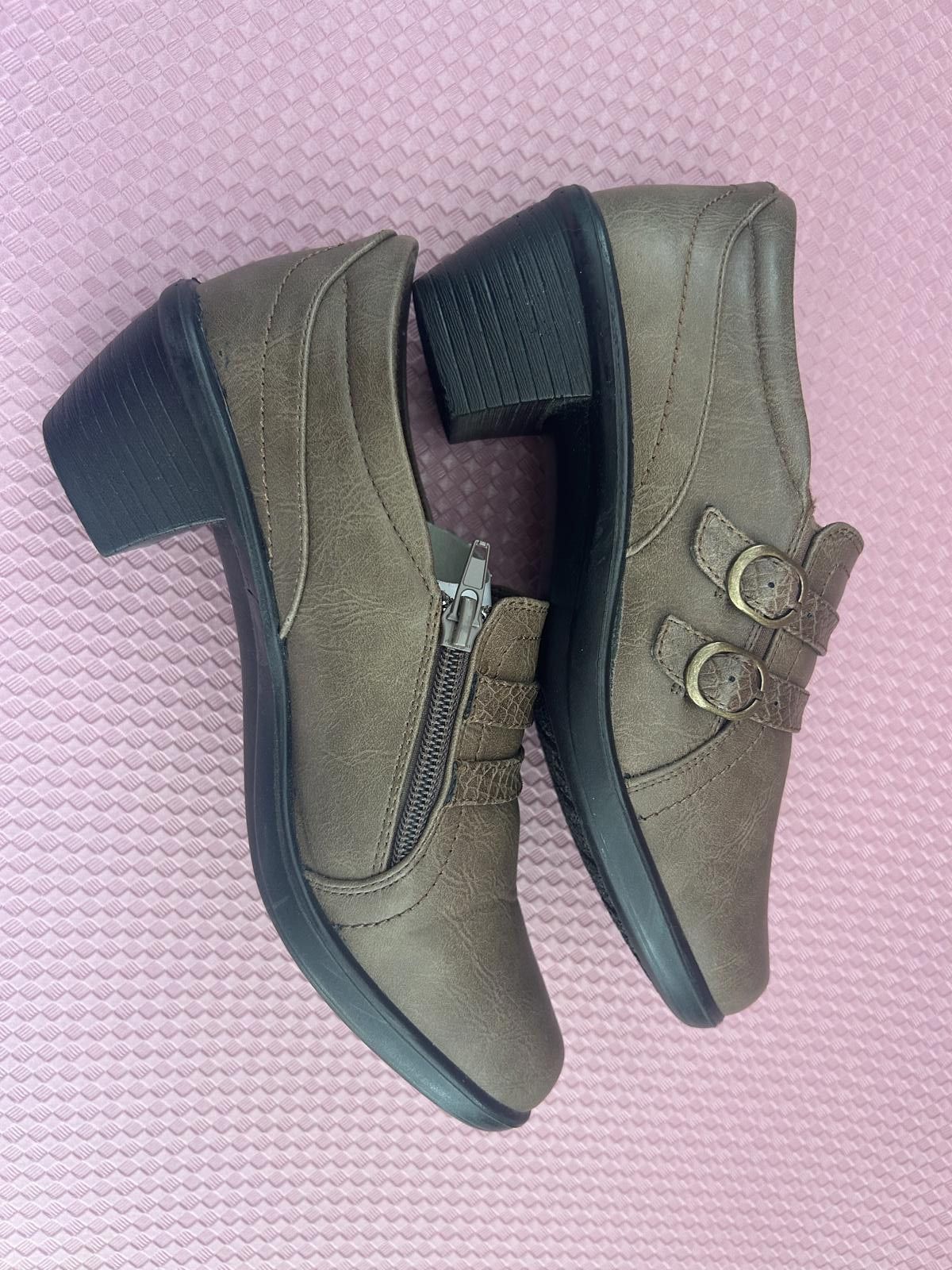 Designer Easy Street Women’s Taupe Stroll Comfort Shoes, Size 8.5M Size US 8.5 / IT 38.5 - 7 Thumbnail