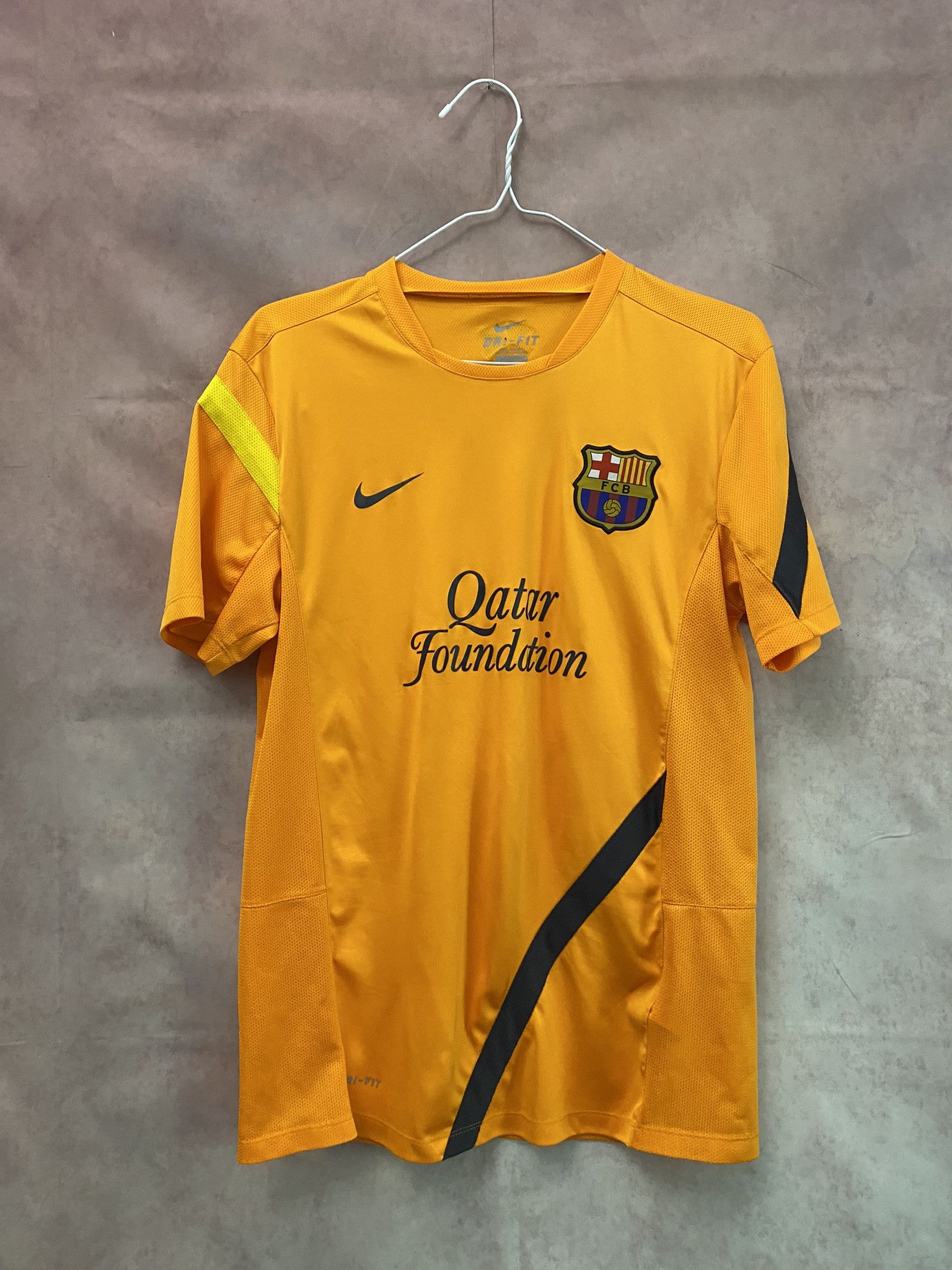 Nike FC BARCELONA TRAINING AWAY SOCCER FOOTBALL JERSEY NIKE Size US M / EU 48-50 / 2 - 1 Thumbnail