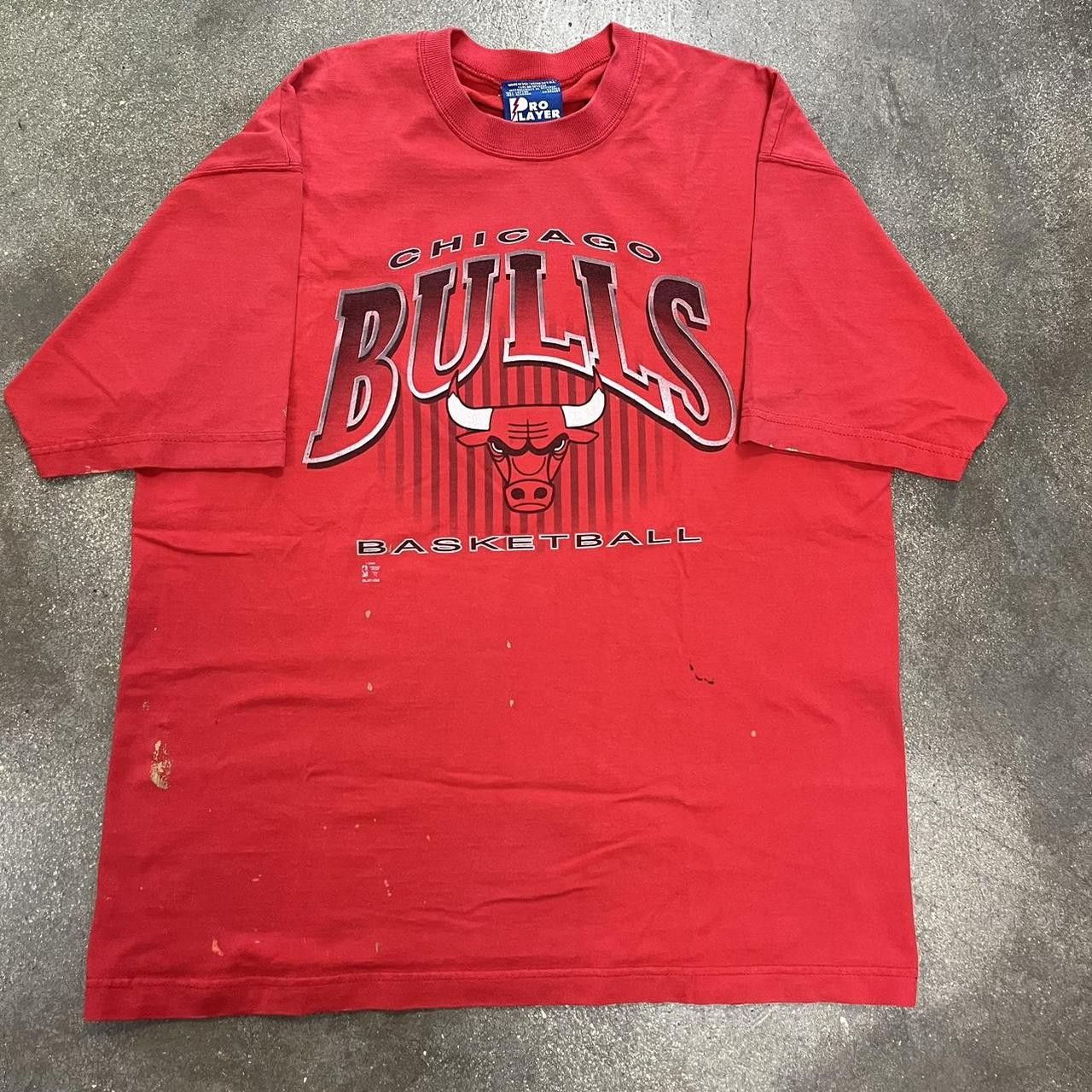 Vintage VTG 90s Red Chicago Bulls Distressed Graphic T shirt Size US XL / EU 56 / 4 - 1 Thumbnail