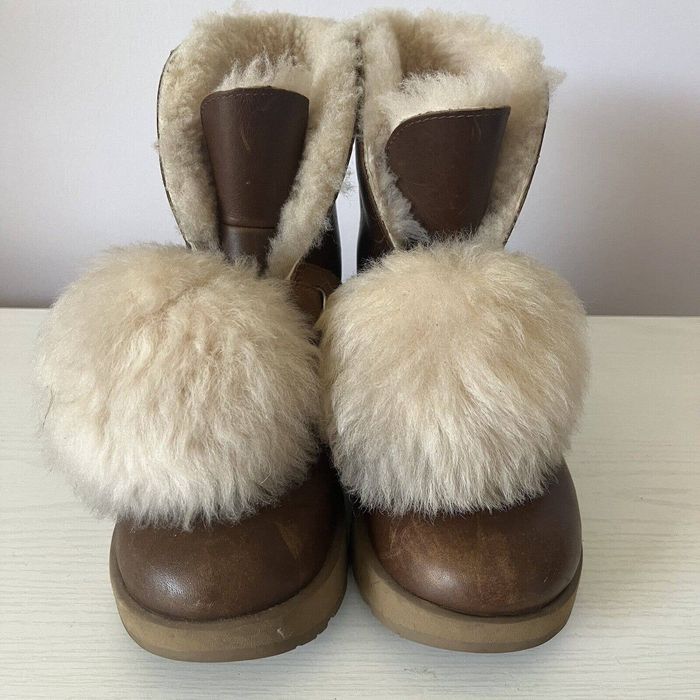 Ugg isley deals port size 9